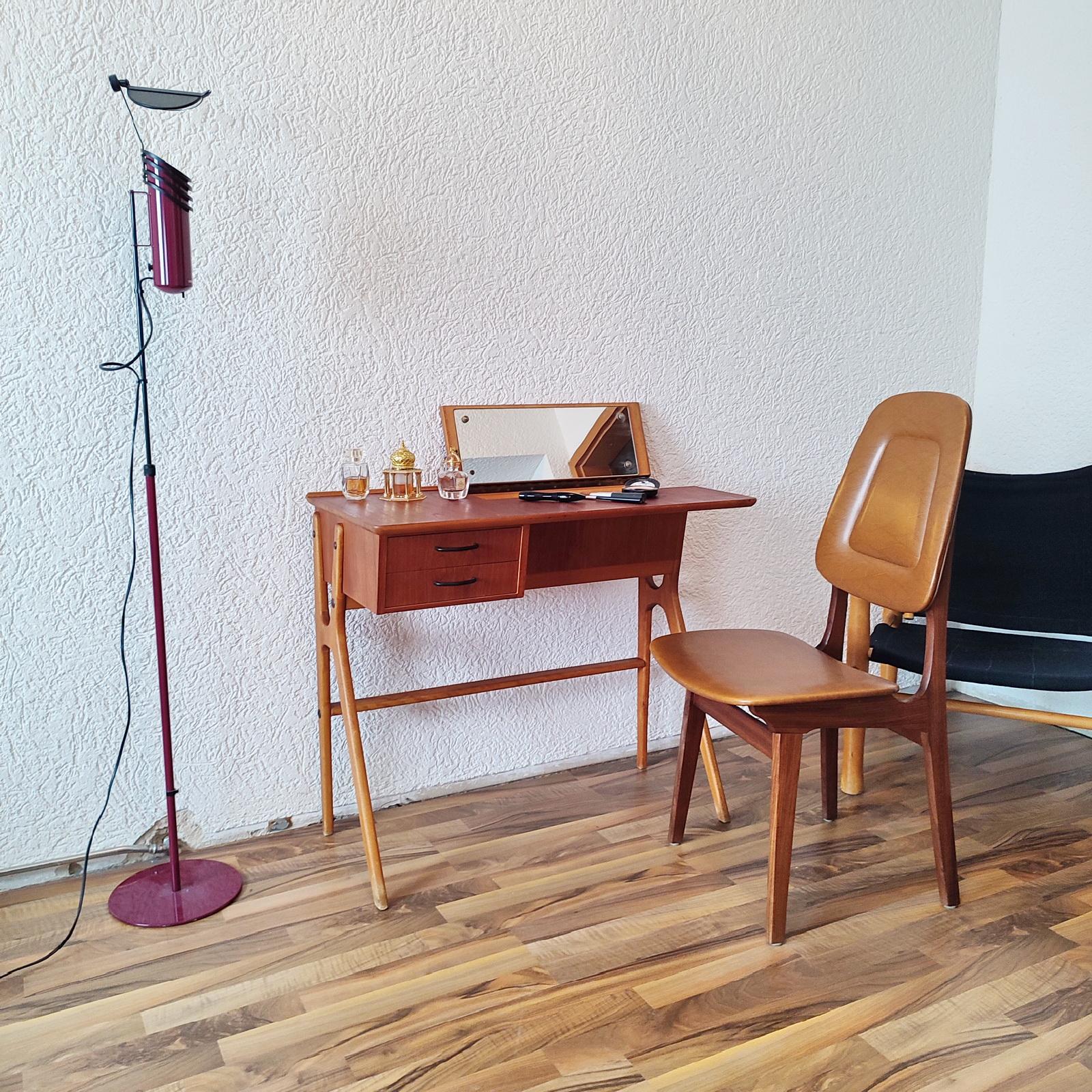 A beautiful lady teak desk / dresser table, having a flip up vanity mirror, and two left side drawers. Accompanied by a chair made by Sörheim Brother Möbelfabrik, Norway. I good original condition, normal wear, nothing noticeable. Chair upholstered