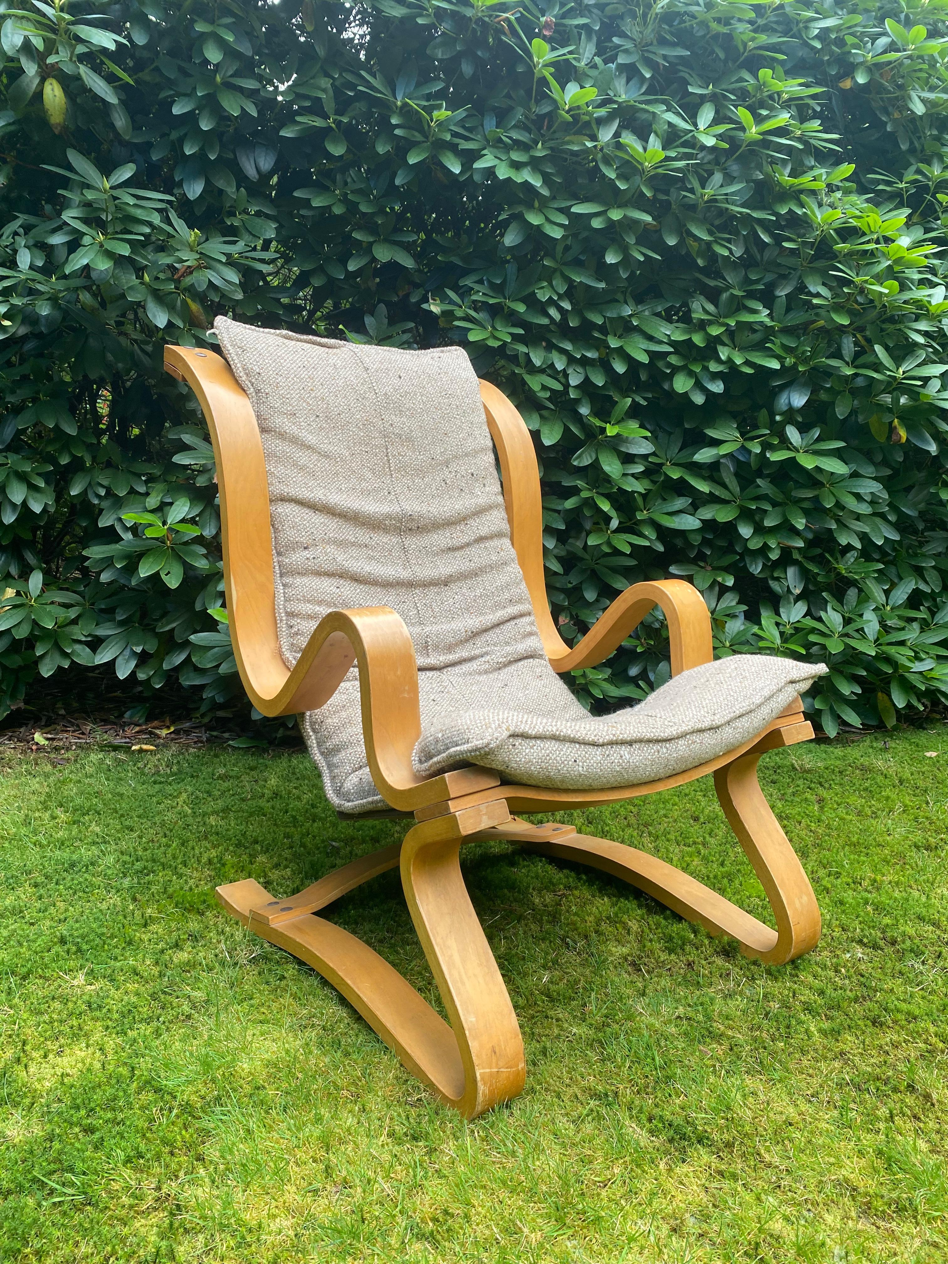 Absolute Magnificent Piece! Probably Scandinavian Design, Similar to Alvar Aalto and Marcel Breuer. The piece features a thick Beech Laminated frame with stunning Organic forms! With It’s (foam) cushion in a beautiful colored Wool on a Canvas base,