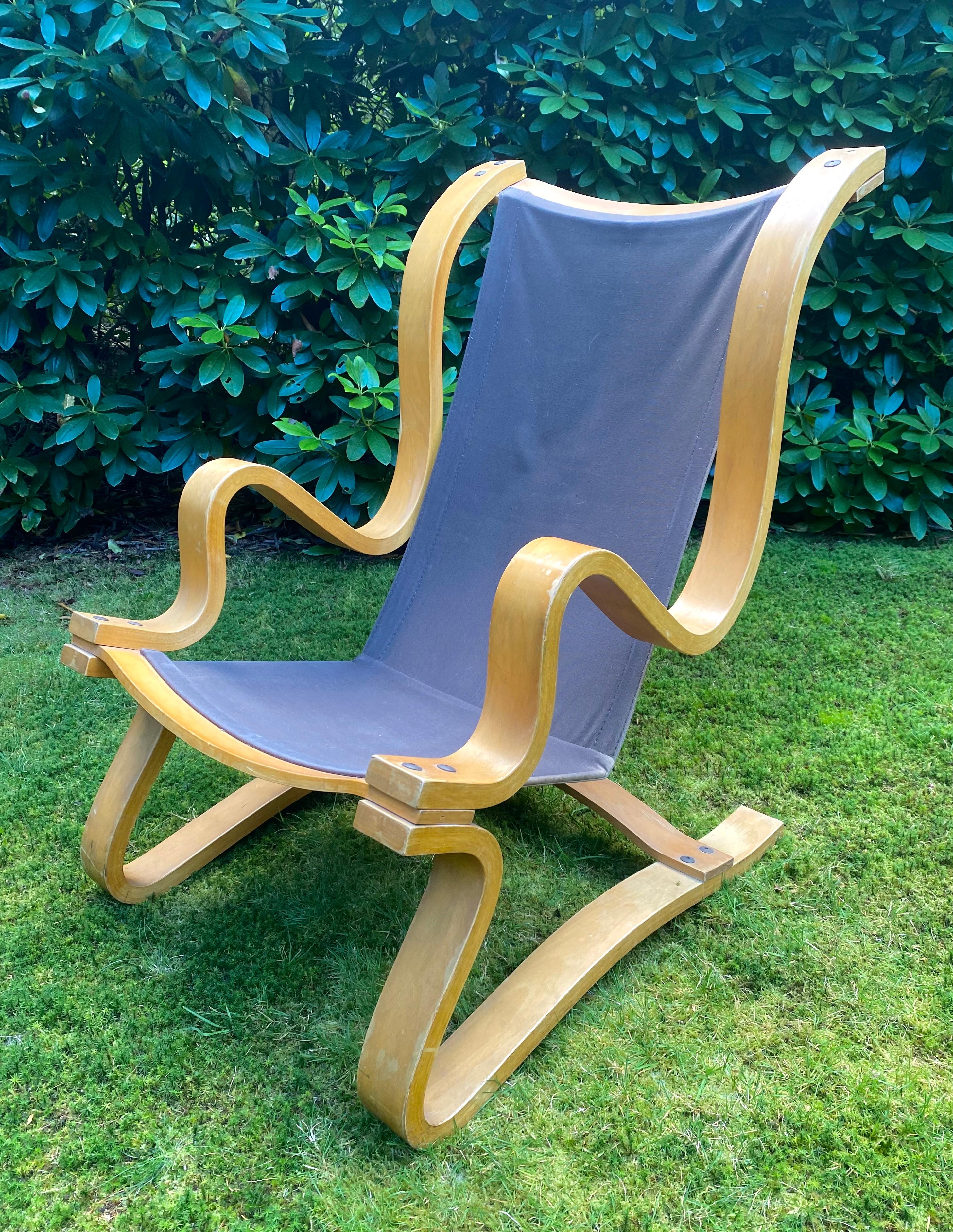 Wool Scandinavian Laminated Beech Lounge Chair, in Style of Alvar Aalto, ca. 1960s For Sale