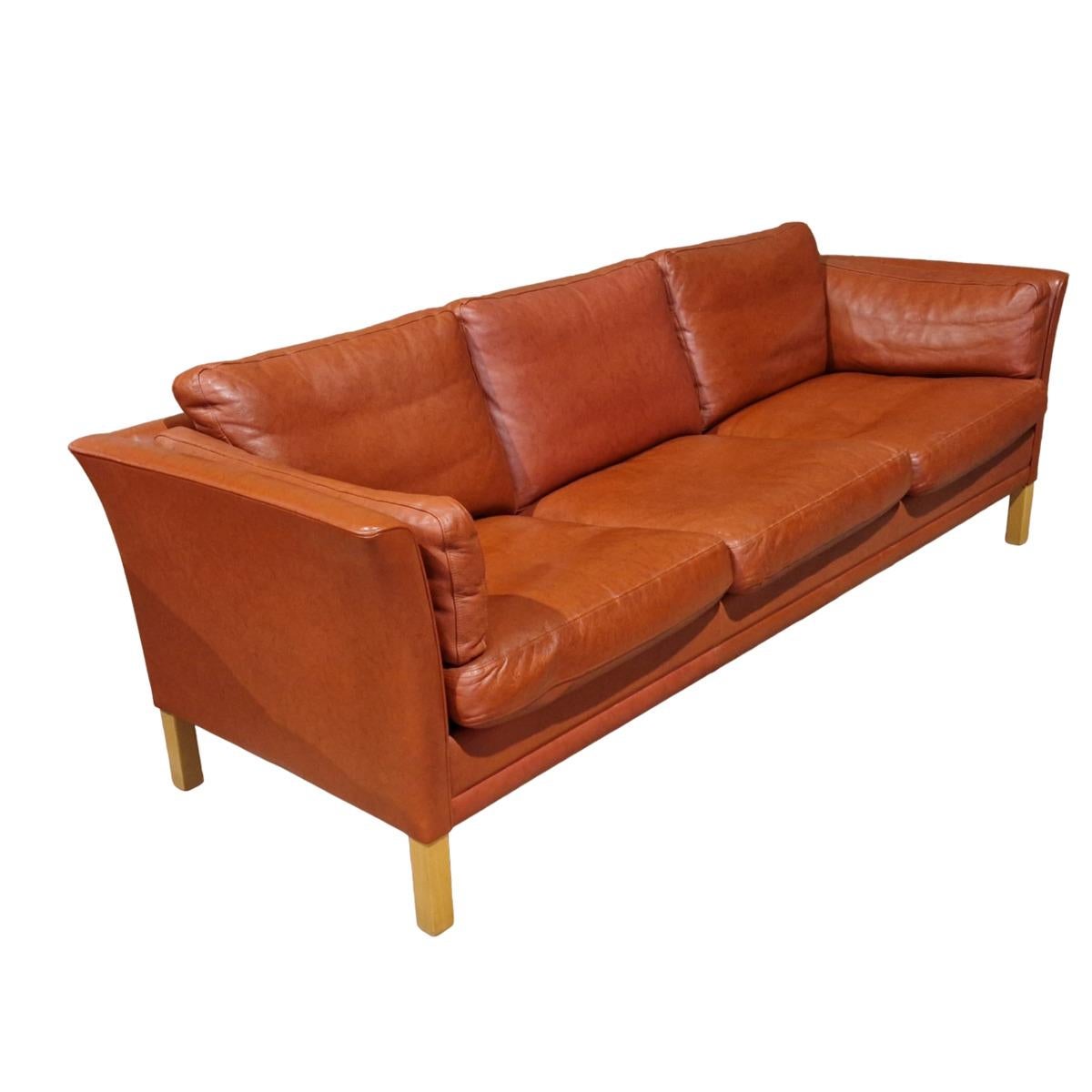 Mid-Century Modern Scandinavian large 3-seater leather sofa, Denmark For Sale