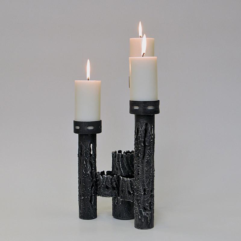 Skandinavischer groer brutalistischer Metallkerzenhalter fr drei Kerzen aus den 1970er Jahren im Angebot 3