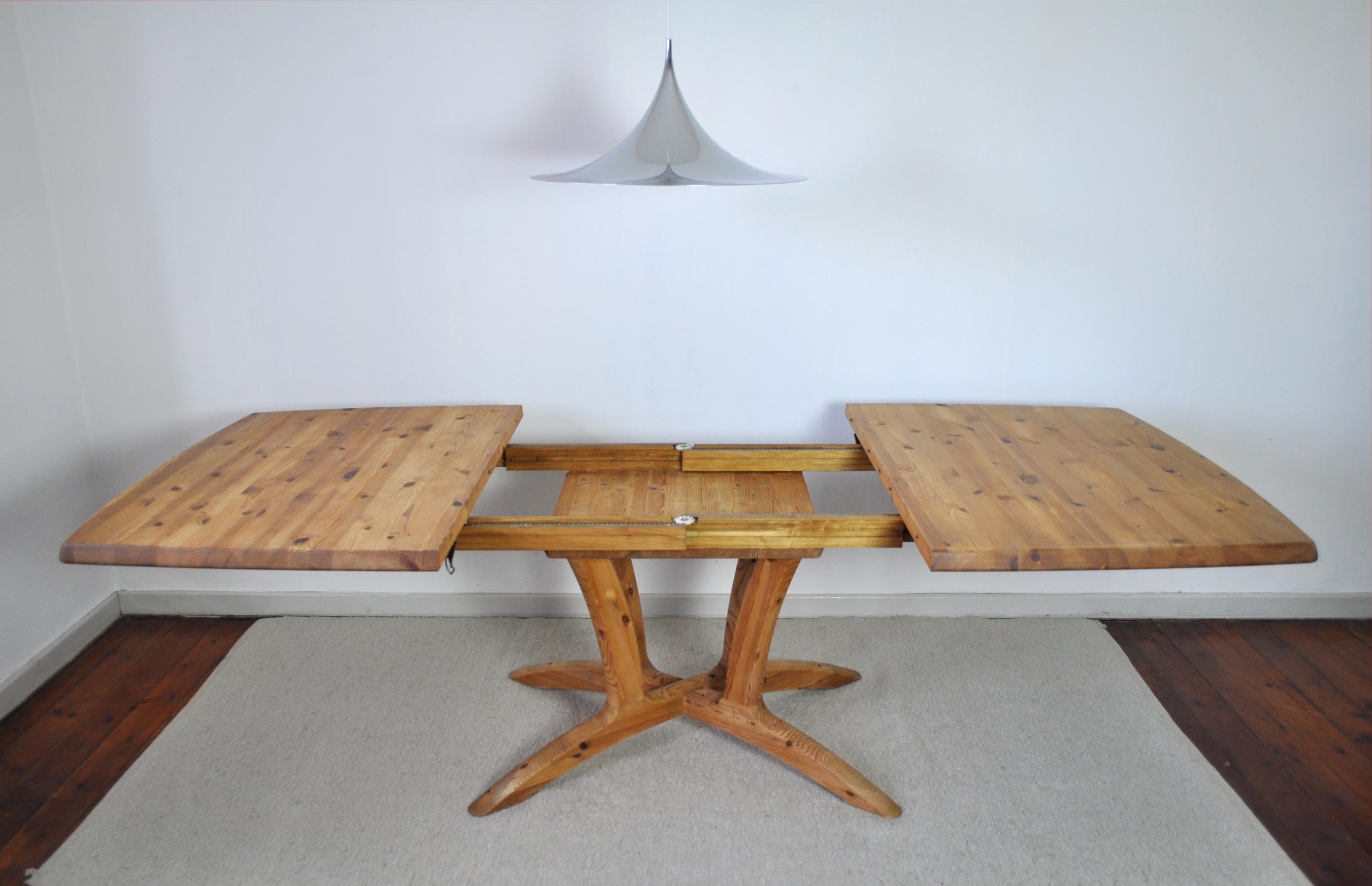 Scandinavian Large Extendable Pine Dining Table For Sale 10