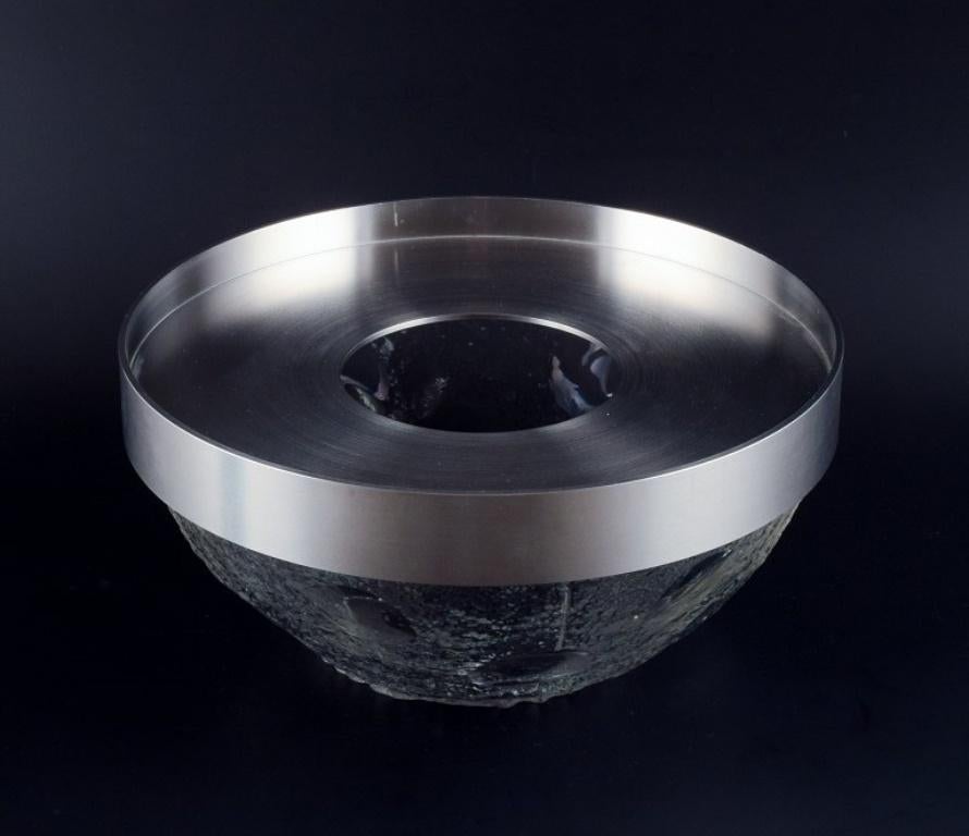 Scandinavian, large serving bowl in clear frosted art glass and stainless steel. In Excellent Condition For Sale In Copenhagen, DK