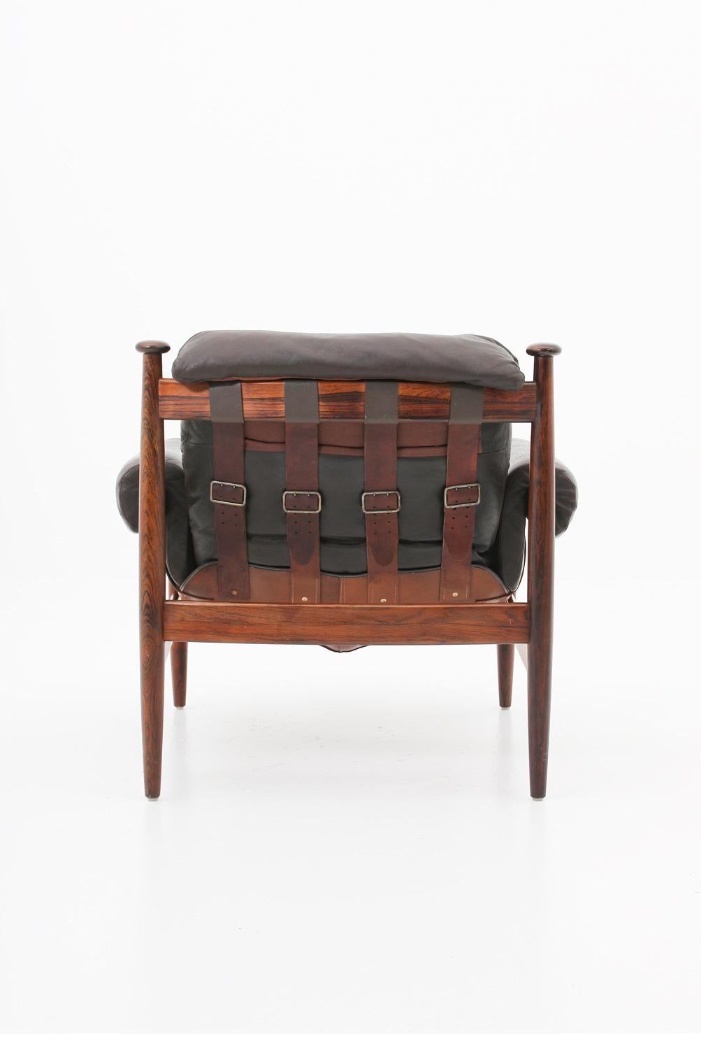 20th Century Scandinavian Leather and Rosewood Lounge Chair 