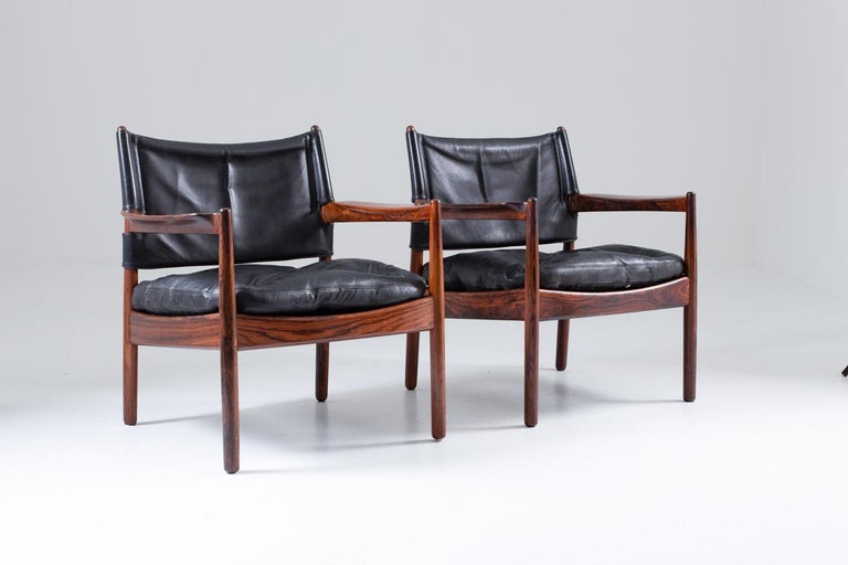 Elegant lounge chairs by Gunnar Myrstrand for Källemo from the Scandinavian Mid-Century Modern era.
This model was designed in 1964 and was part of Källemo´s serie 