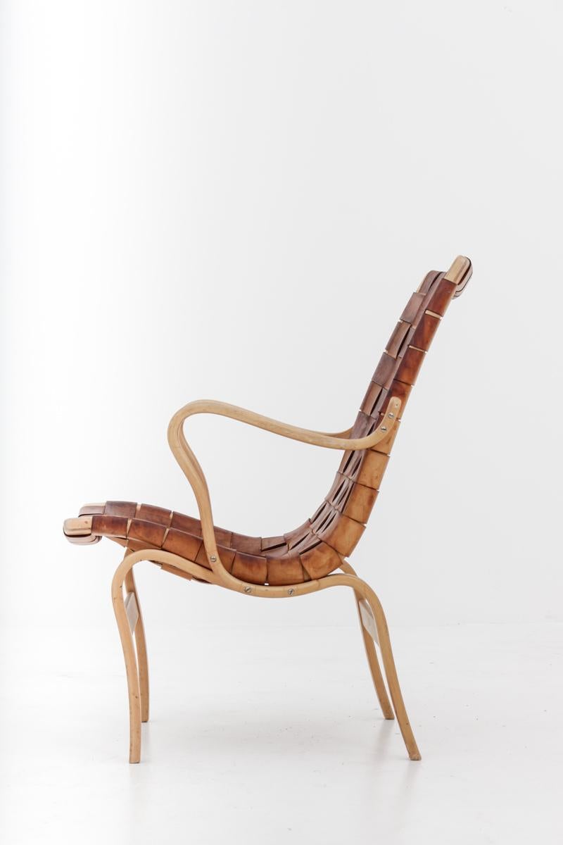 Gorgeous “Eva” lounge chair by Bruno Mathsson, with a wreathed leather seat on a beech bentwood frame. Perfect patinated naturally colored leather. Manufactured in 1968 by Firma Karl Mathsson, Sweden.
Condition: Very good vintage condition with
