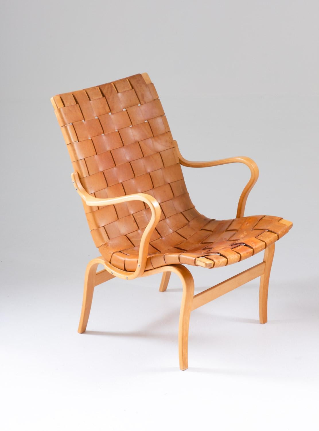 Gorgeous “Eva” lounge chair by Bruno Mathsson, with a wreathed leather seat on a beech bentwood frame. Perfect patinated naturally coloured leather. Manufactured in 1969 by Firma Karl Mathsson, Sweden.

Condition: The wooden frame is in near mint