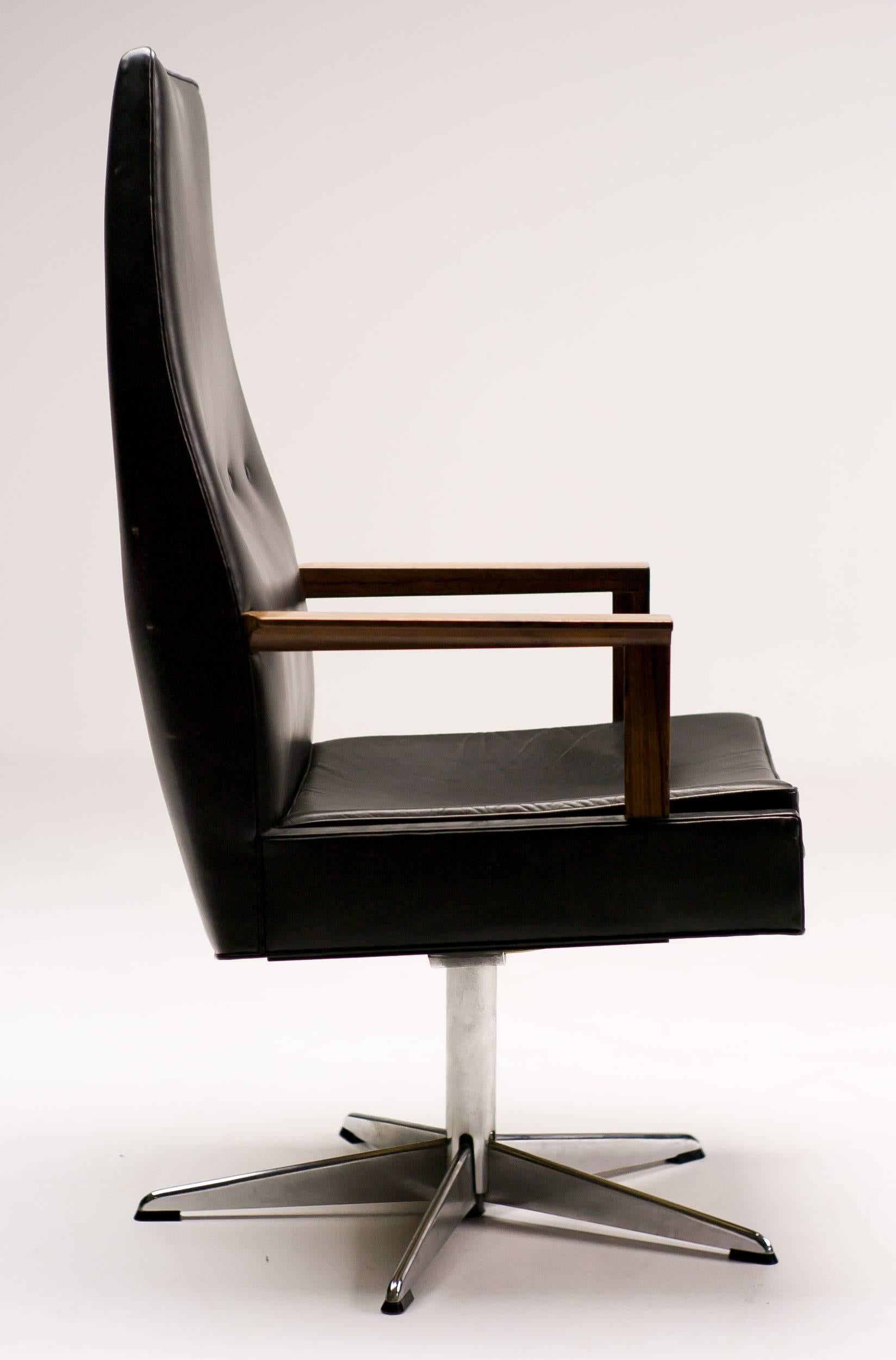 Mid-20th Century Scandinavian Leather Executive Desk Chair