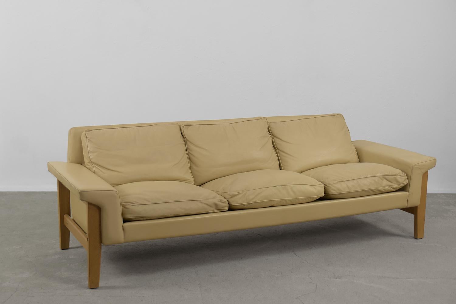 This elegant three-seater leather sofa was designed by Lennart Bender and produced by the Swedish Ulferts Tibro during the 1960s. The frame is made of solid oak wood. The sofa was finished with natural leather in a wheat shade. The soft, loose seat