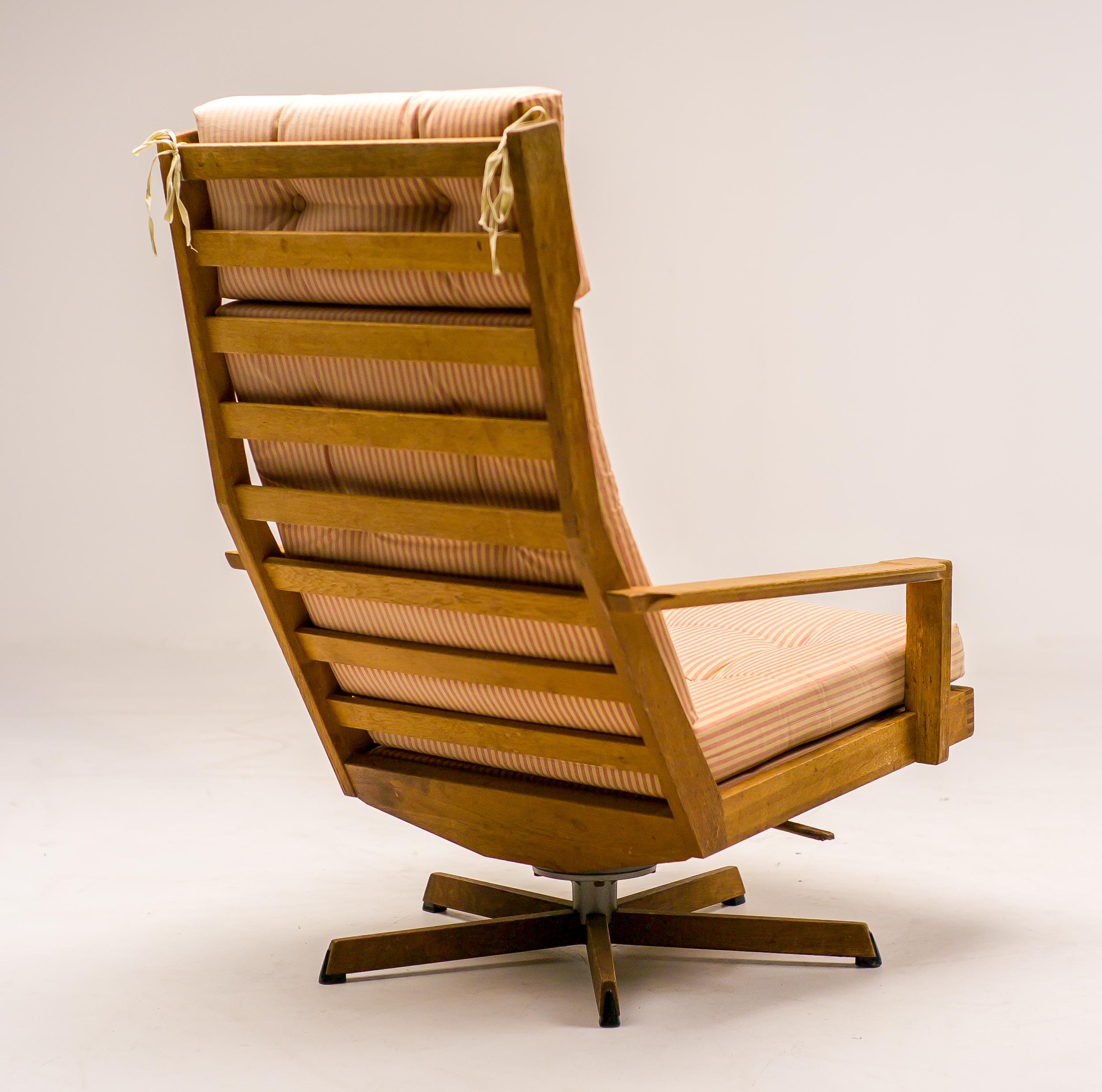 Rare Scandinavian Modern oak lounge chair with tilt/swivel and five-star oak base, designed by Henry Schubell. Beautiful construction with dovetail joints. 
Original striped cotton fabric in nice vintage condition.

Henry Hans Schubell was born