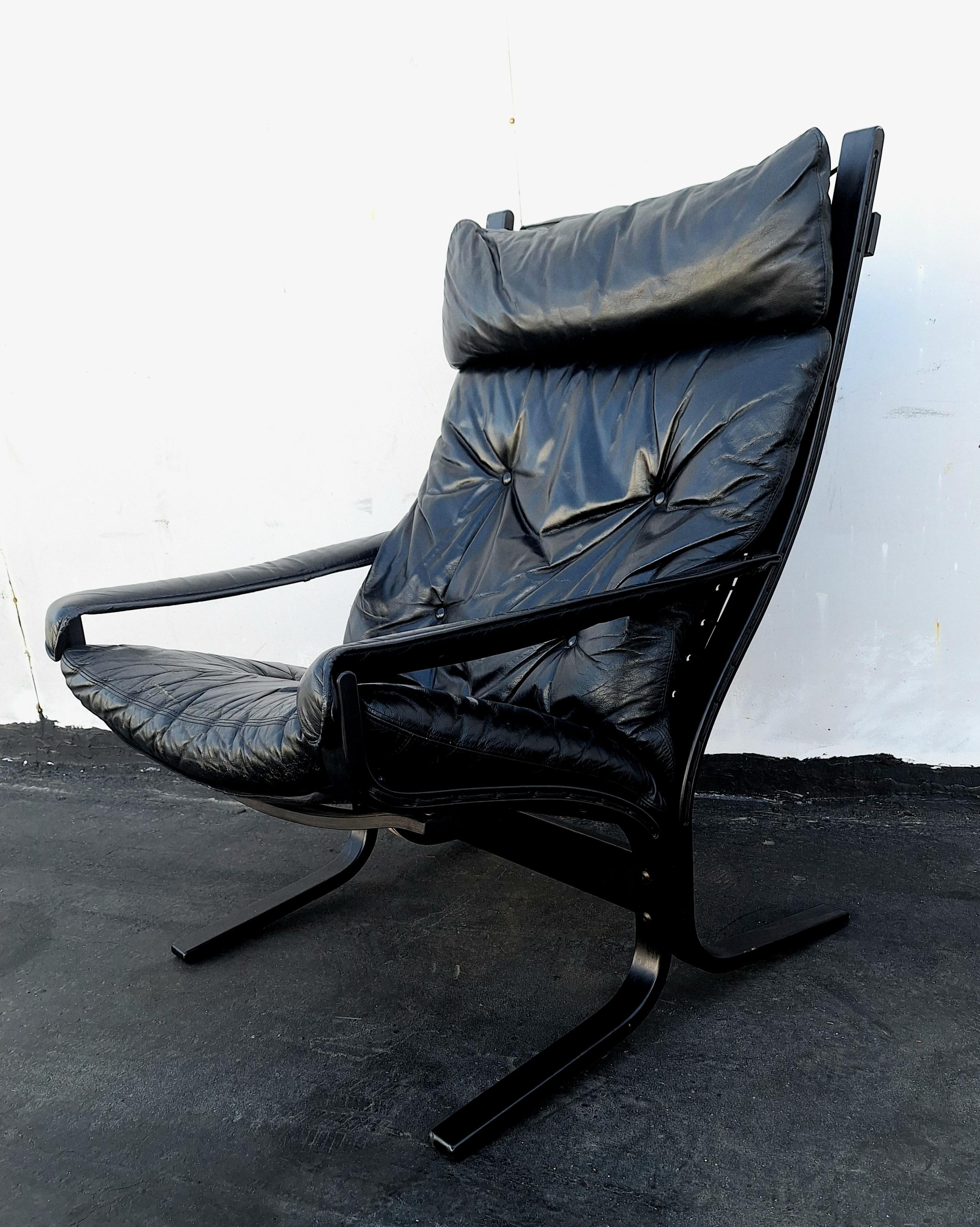 Scandinavian Lounge Chair Designed by Ingmar RELLING for WESTNOFA Vestlandske In Good Condition For Sale In Los Angeles, CA