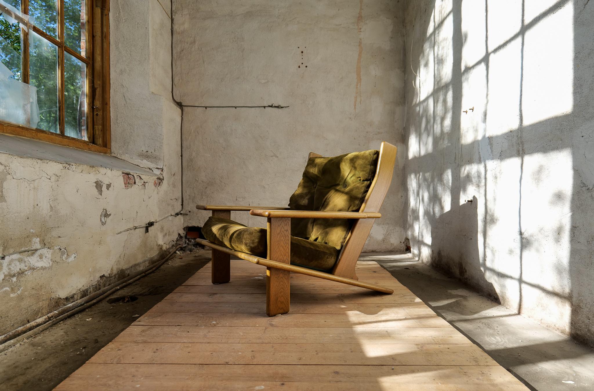 Dieser Loungesessel wurde in den 1970er Jahren von der finnischen Möbelfirma Lahden Lepokalusto Oy hergestellt. 
Der Loungesessel 