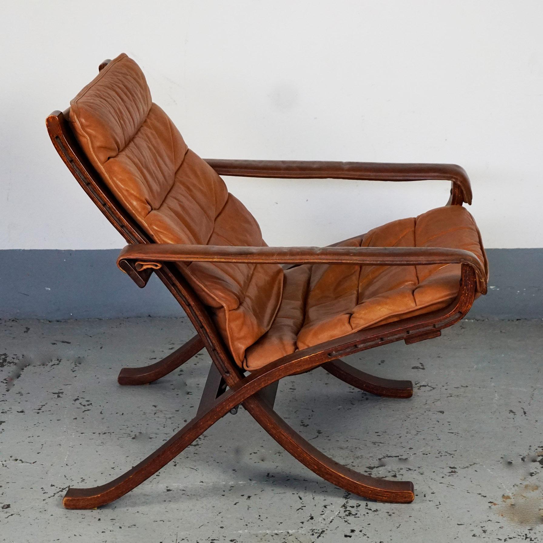 scandinavian lounge chair leather