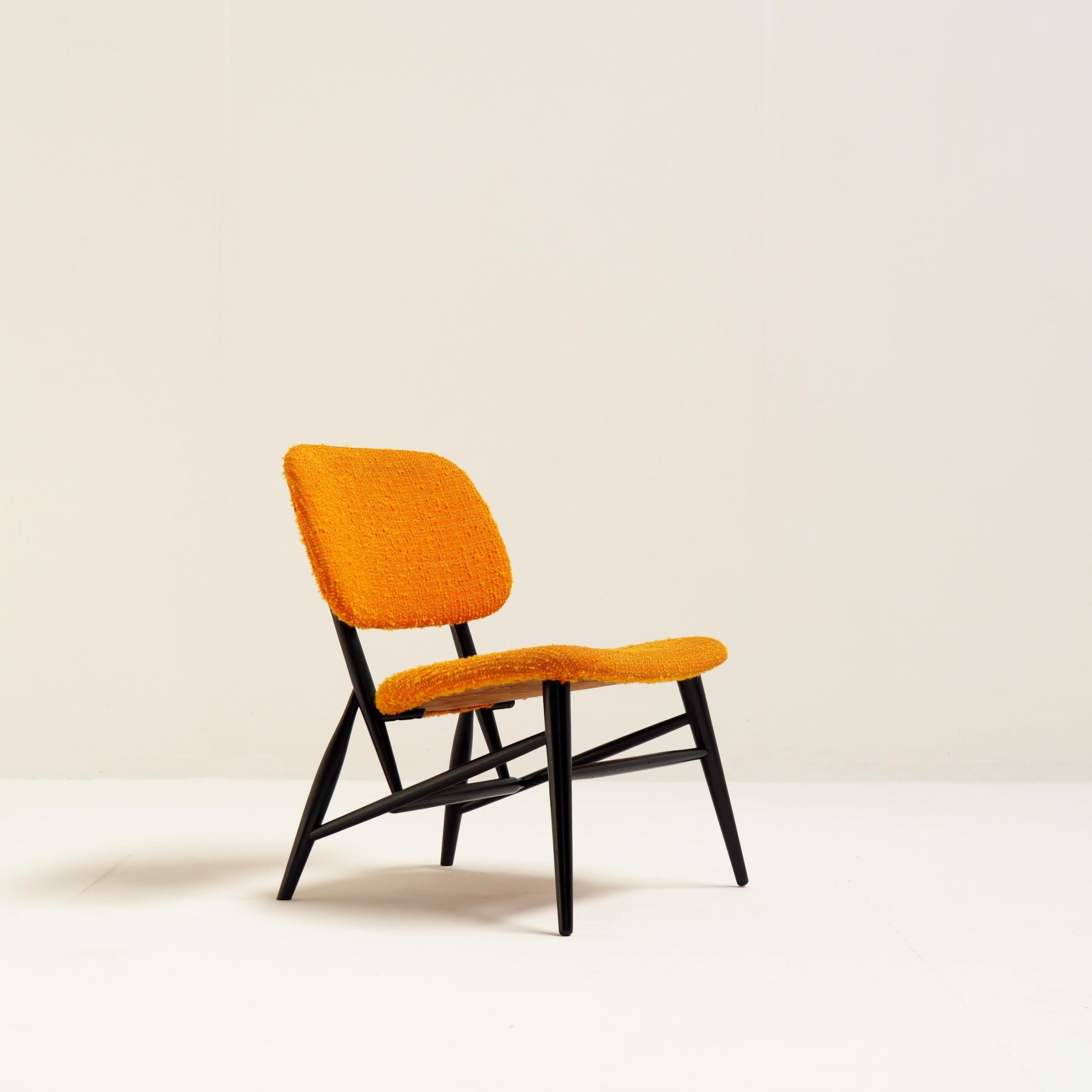 Tessuto Sedia da salotto scandinava della metà degli anni '50 con una struttura straordinaria in vendita