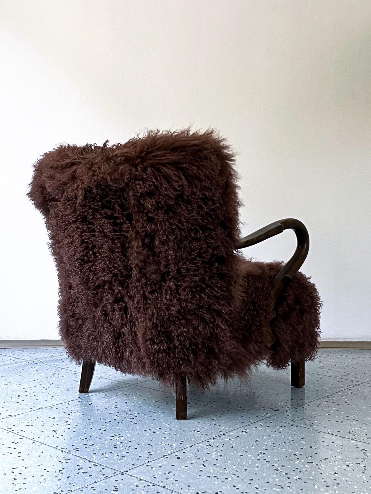 Scandinavian Lounge Chair in Brown Tibetan Wool, Sweden, 1940s In Good Condition In Praha 2, Hlavní město Praha