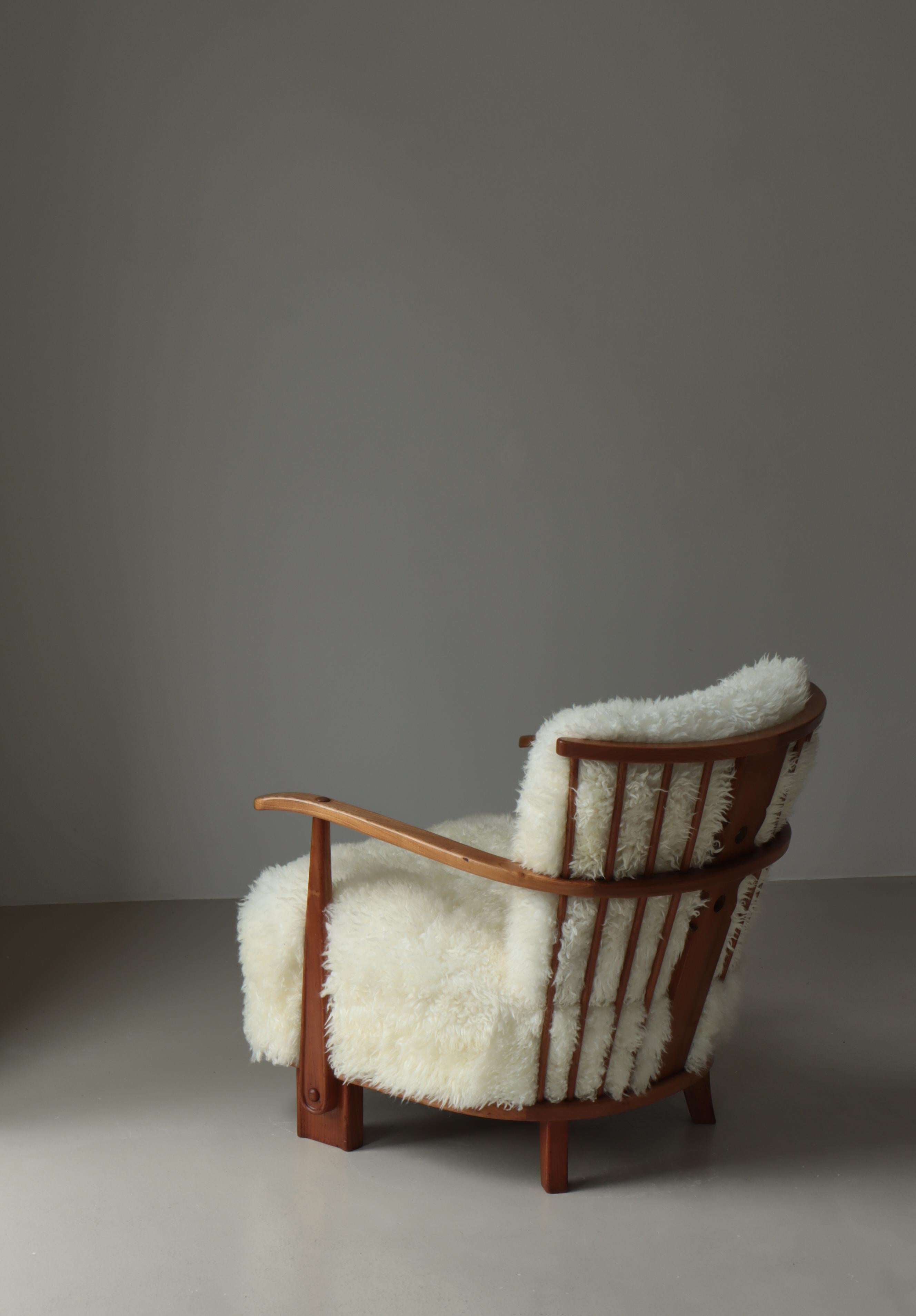Silla de salón escandinava Modelo 1590, Fritz Hansen, olmo y piel de oveja, años 40 en venta 4