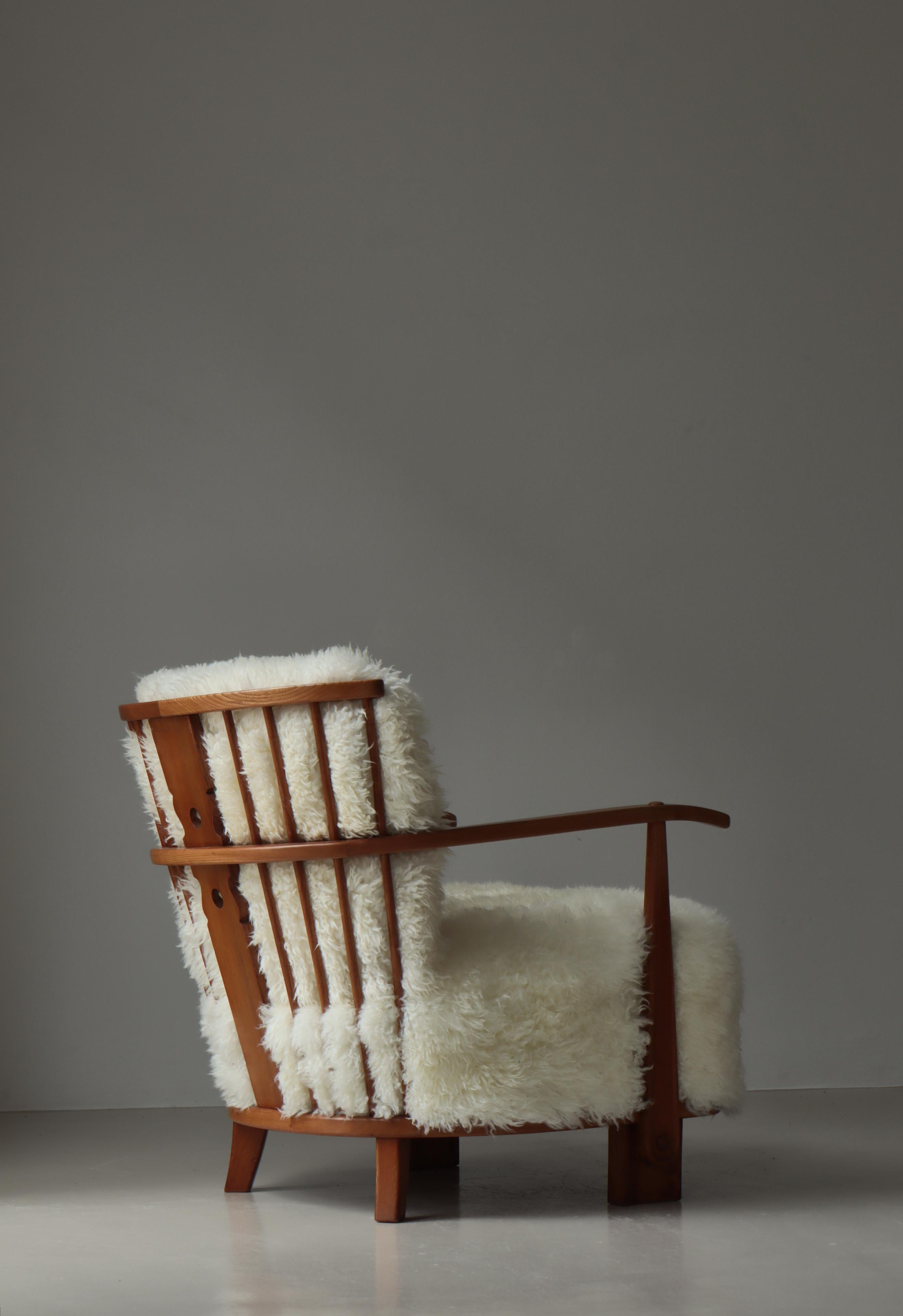 Silla de salón escandinava Modelo 1590, Fritz Hansen, olmo y piel de oveja, años 40 en venta 1