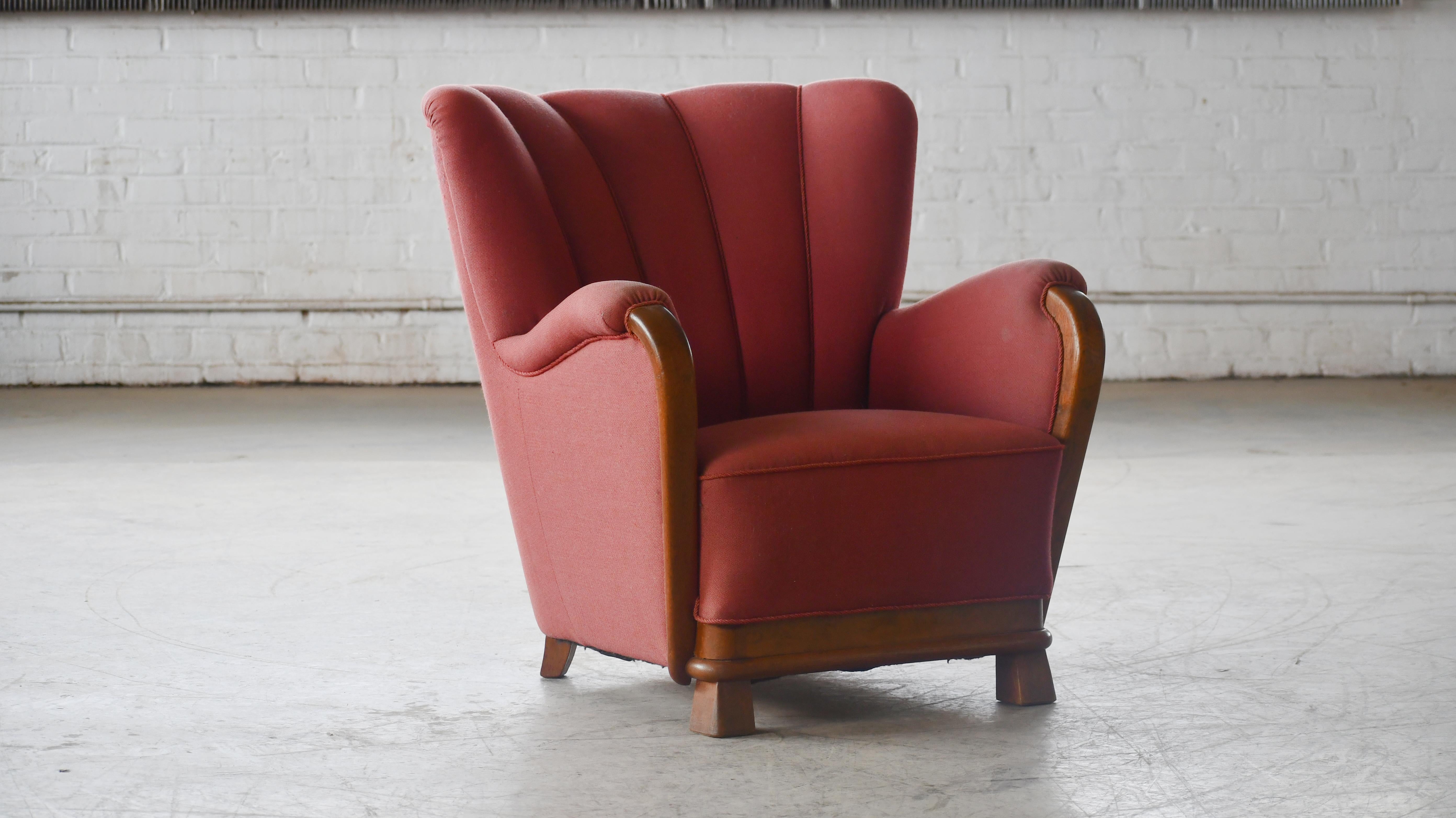 Fauteuil de salon scandinave avec accoudoir et base en chêne et laine rouge, années 1940 en vente 4