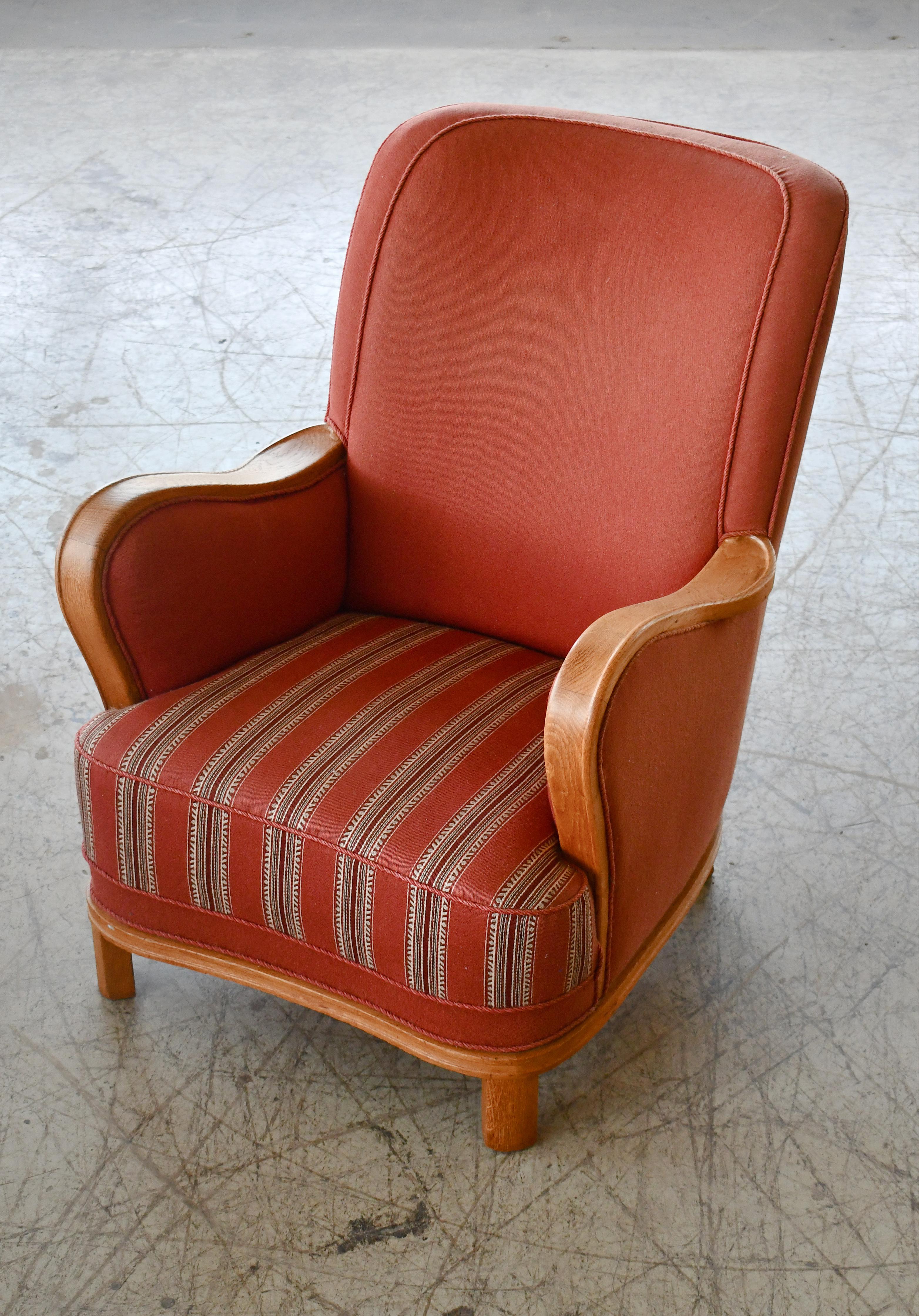 Scandinavian Lounge Chair with Oak Armrest and Base Two-Tone Wool, 1940's For Sale 1