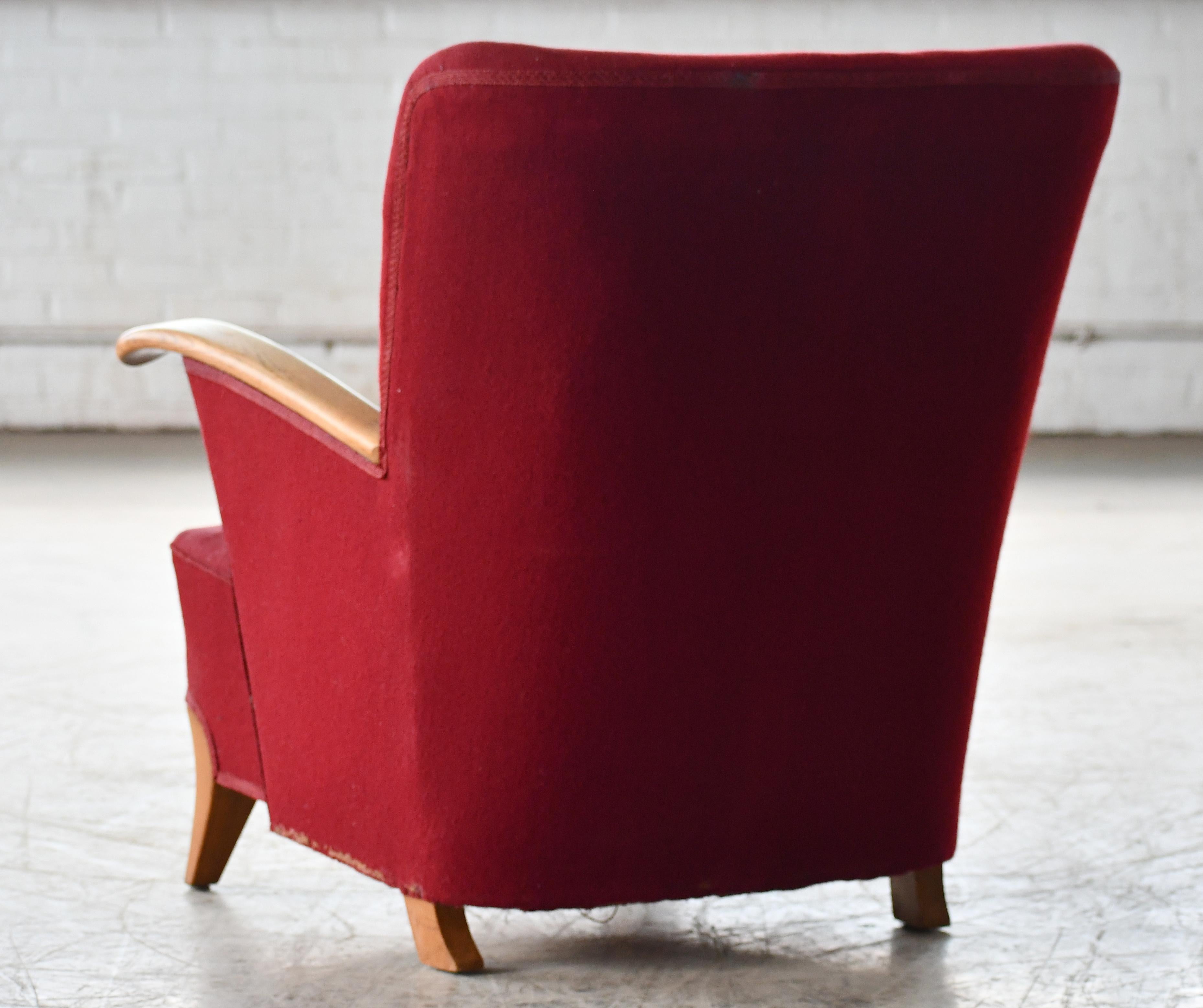 Scandinavian Lounge Chair with Oak Armrest Conical Legs Red Wool, 1940's  For Sale 3
