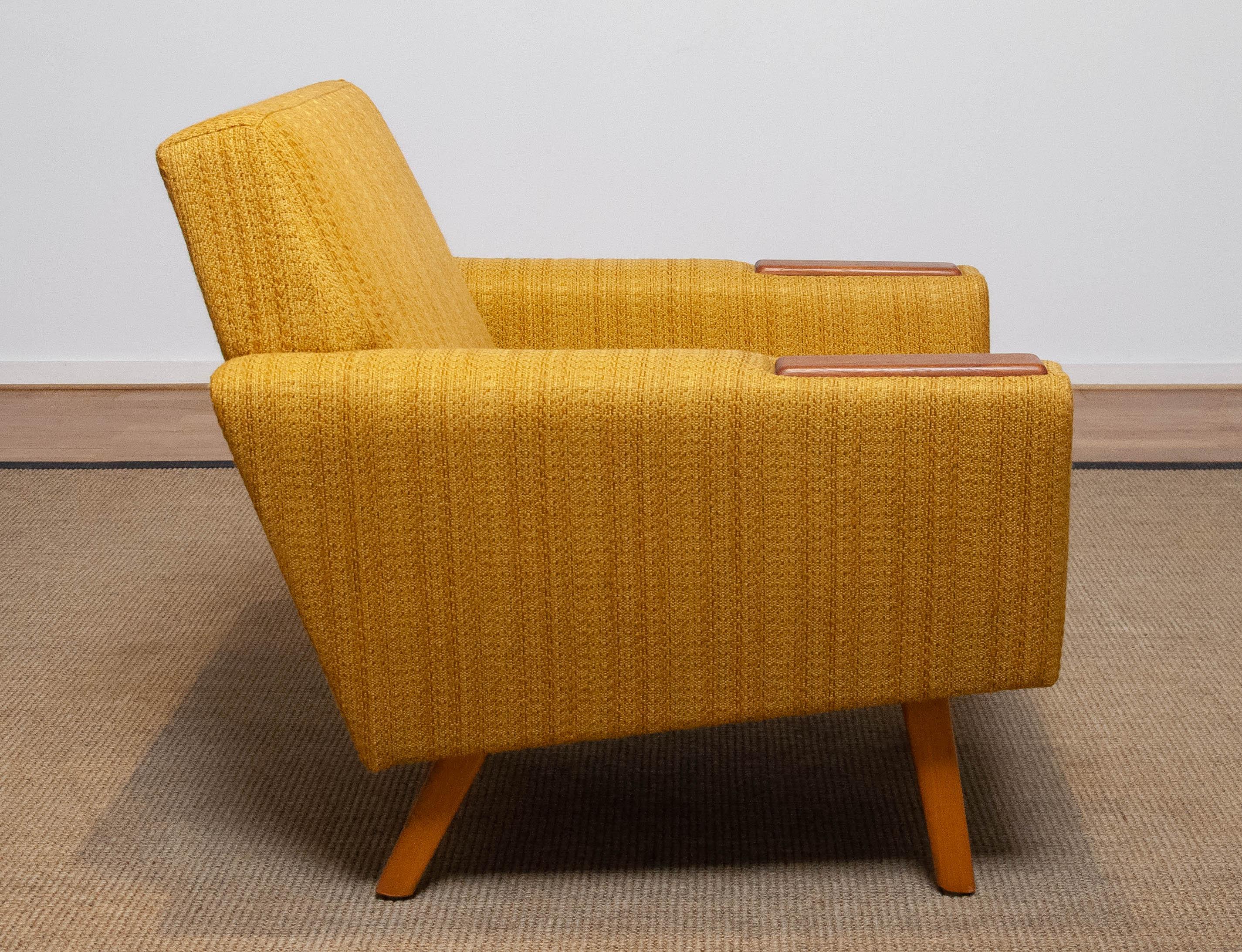 Scandinavian Lounge Chairs with Ochre Fabric And Teak Paws, Denmark 1950s In Good Condition In Silvolde, Gelderland