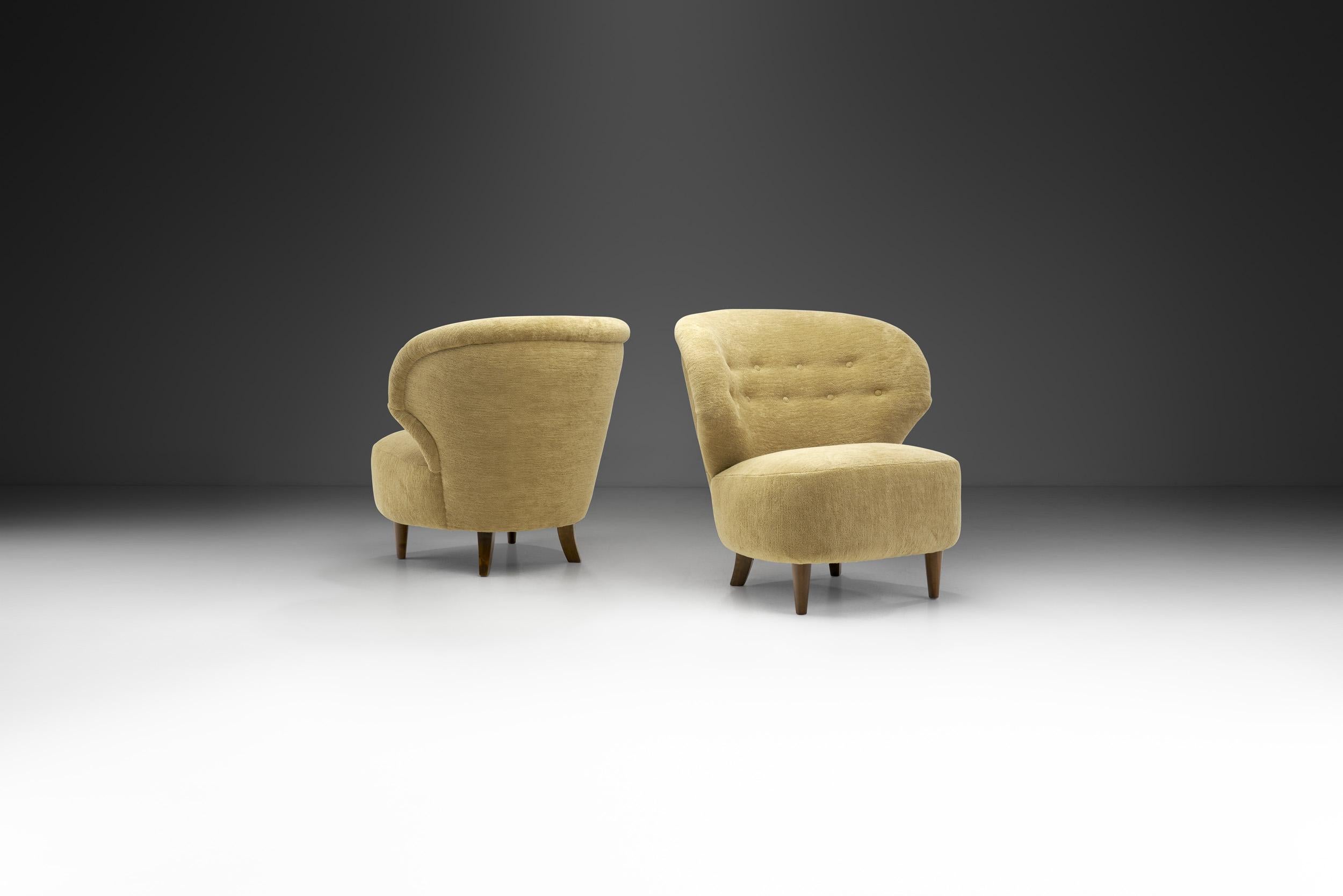 Mid-Century Modern Chaises longues scandinaves à pieds fuselés, Scandinavie, vers 1950 en vente
