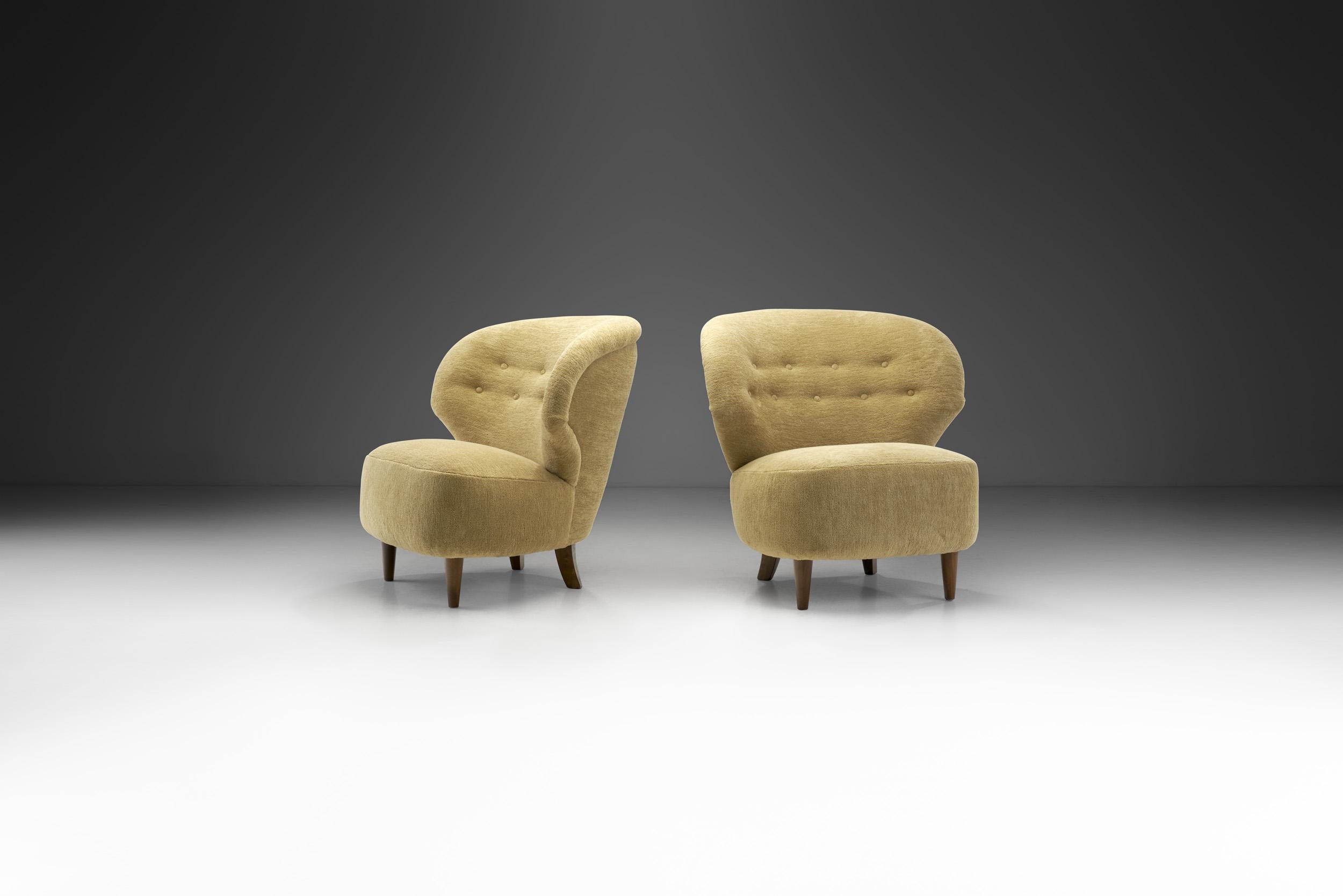 Scandinave Chaises longues scandinaves à pieds fuselés, Scandinavie, vers 1950 en vente