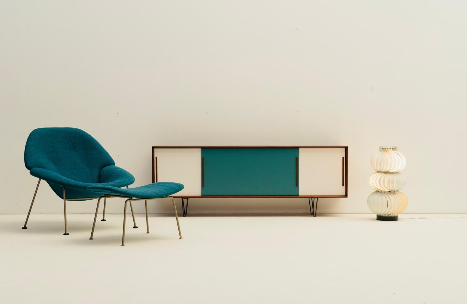 Scandinavian Modern Scandinavian low sideboard 3 doors For Sale