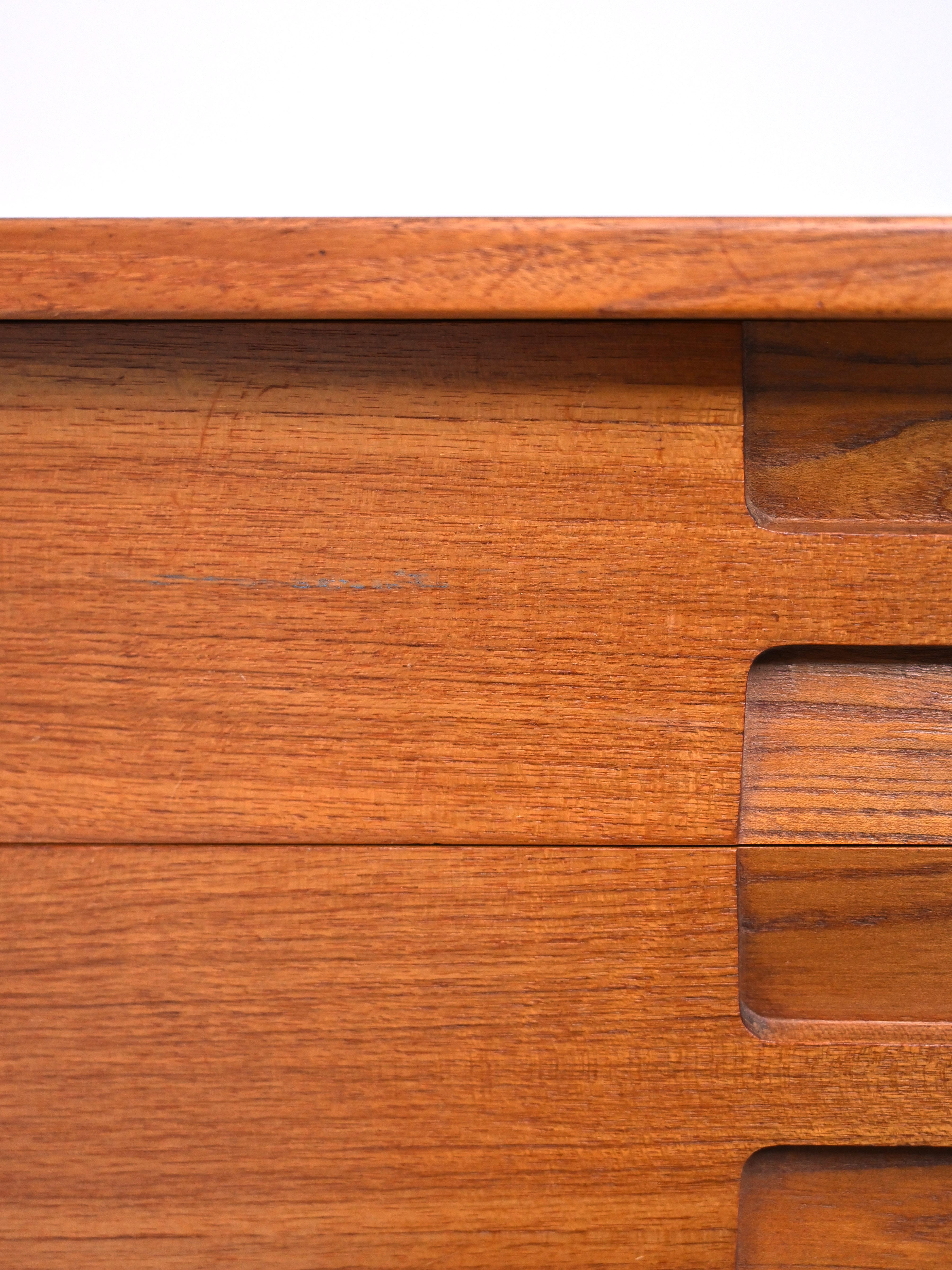 Scandinavian-Made Sideboard with Bar Compartment 8