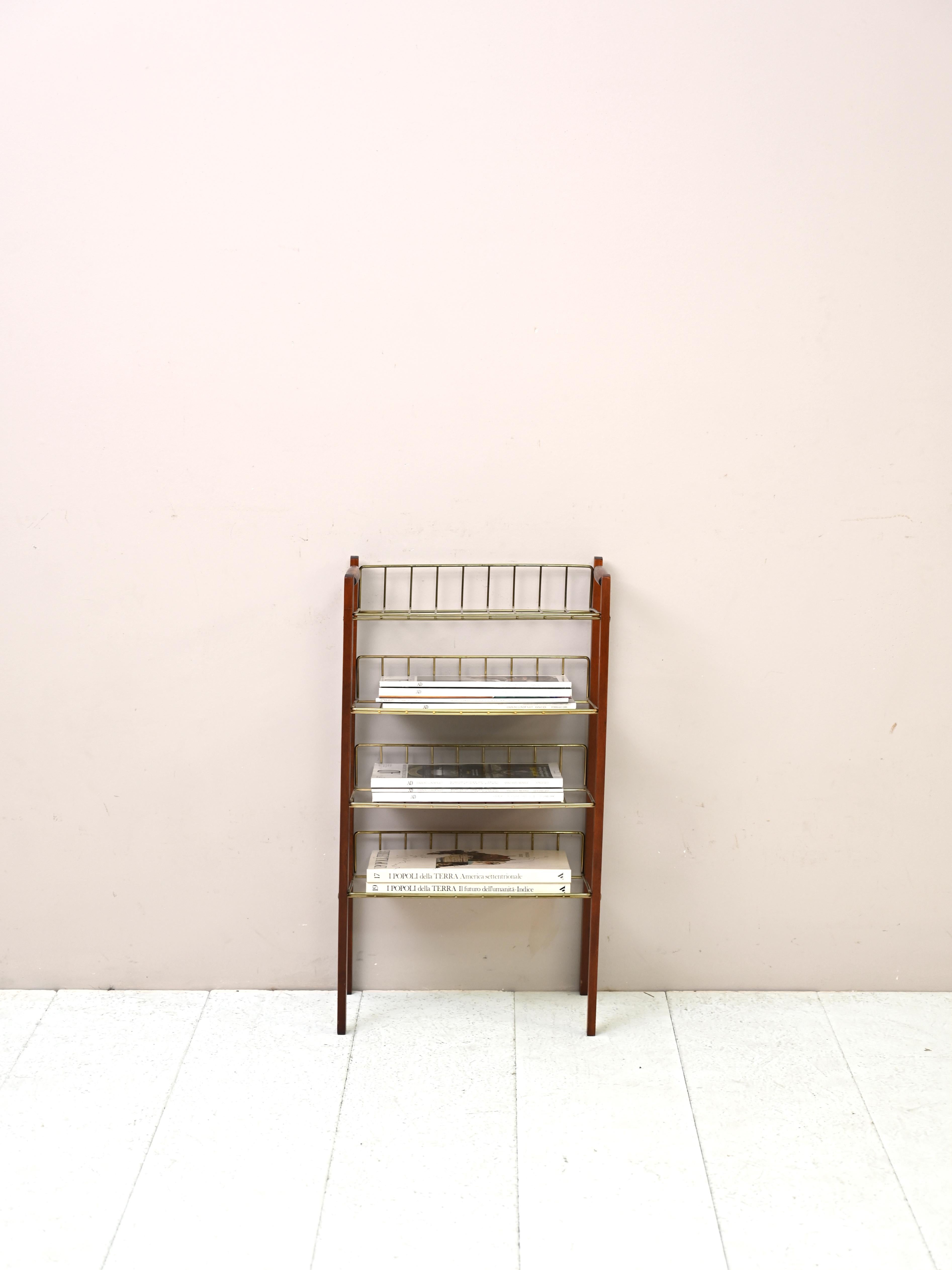 Scandinavian magazine rack with three shelves.
The frame is made of metal and teak wood.

Scandinavian original vinage manufacture from the 1950s.

Good condition. It has been restored with natural products. It may show some signs
of time.
