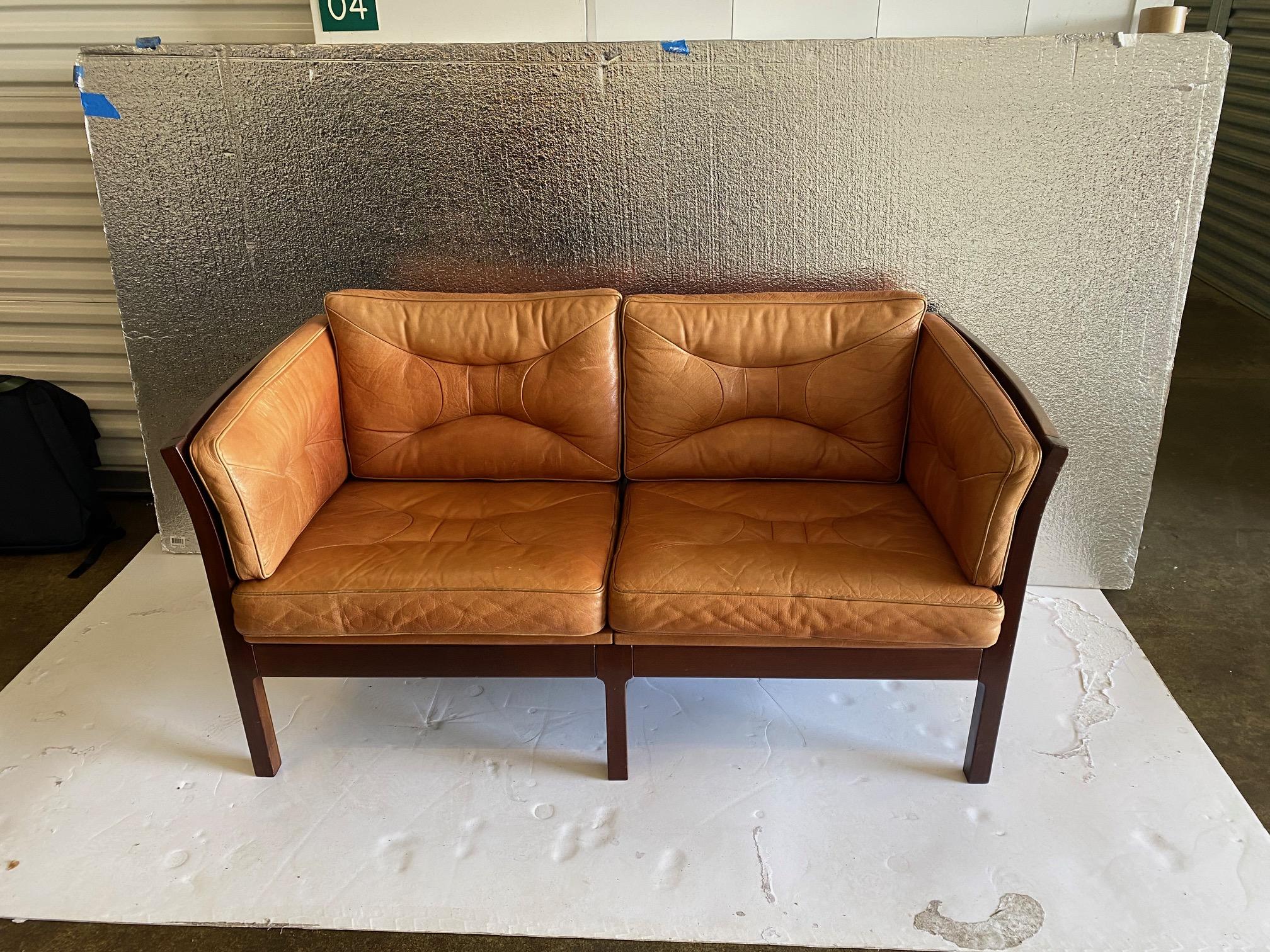 Late 20th Century Scandinavian Mahogany and Leather Settee For Sale