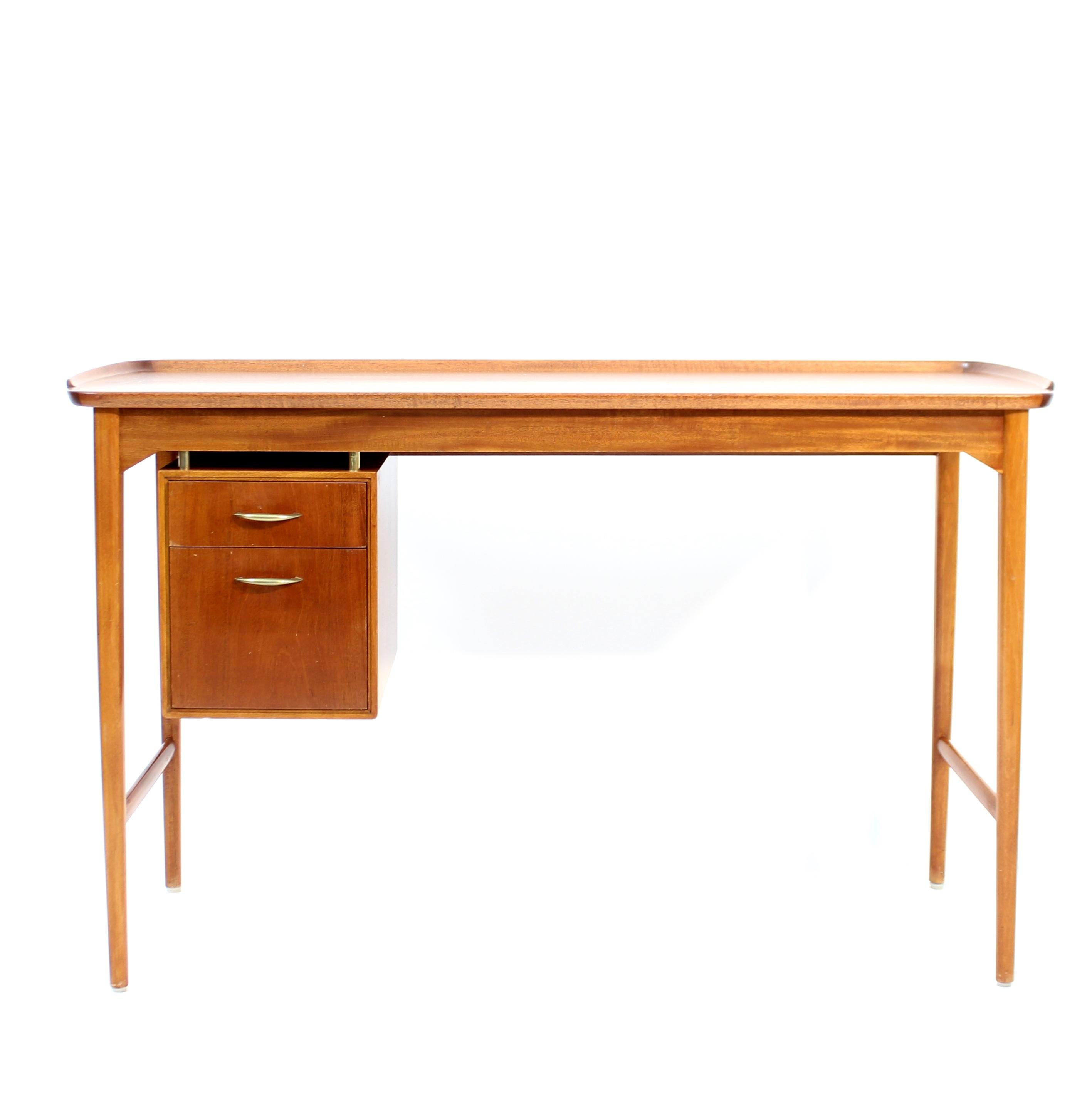 Scandinavian Mahogany free standing desk with two drawers, 1950s In Good Condition In Uppsala, SE