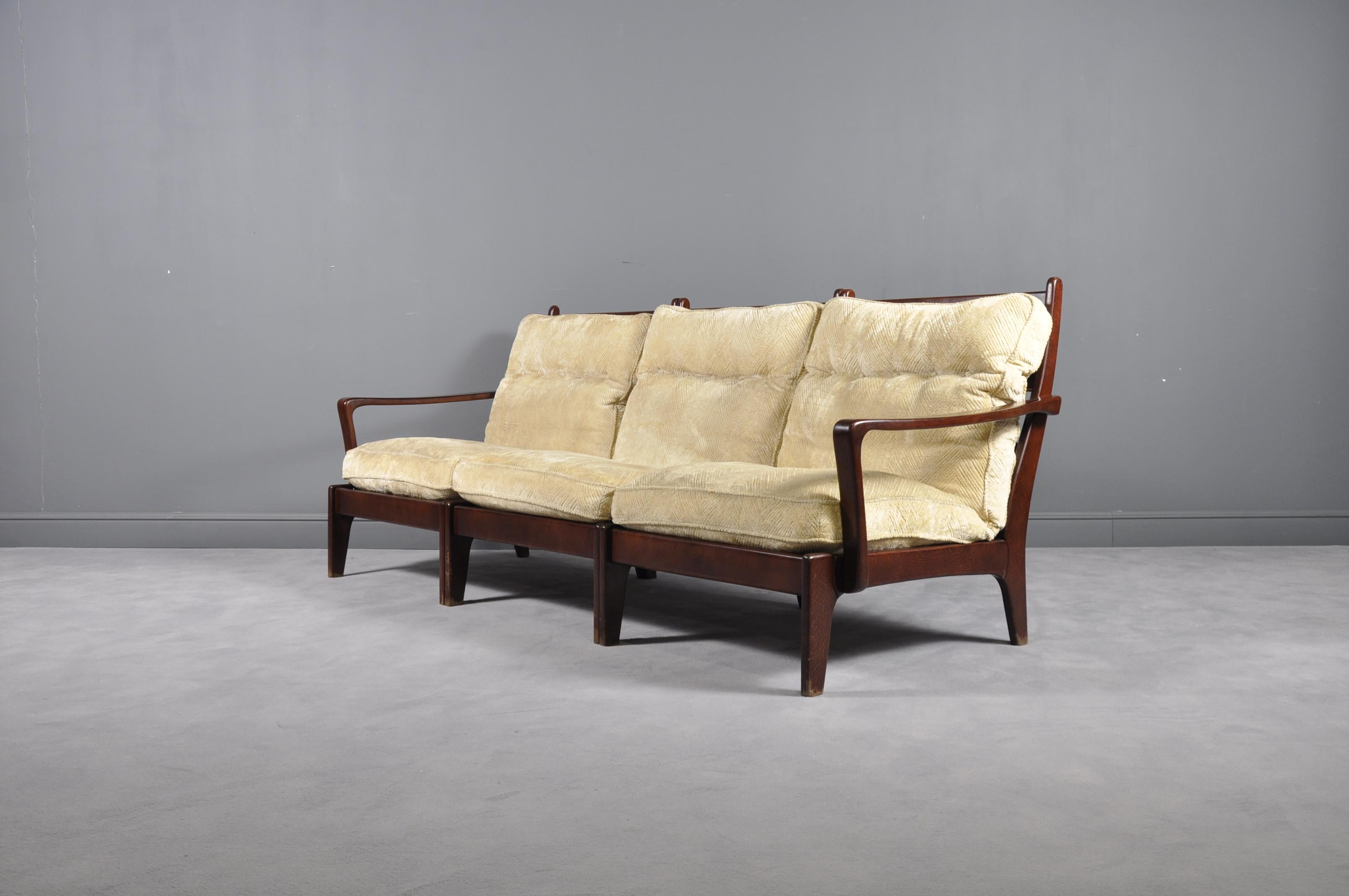 
Modular three-seat sofa with original beige velvet fabric.
