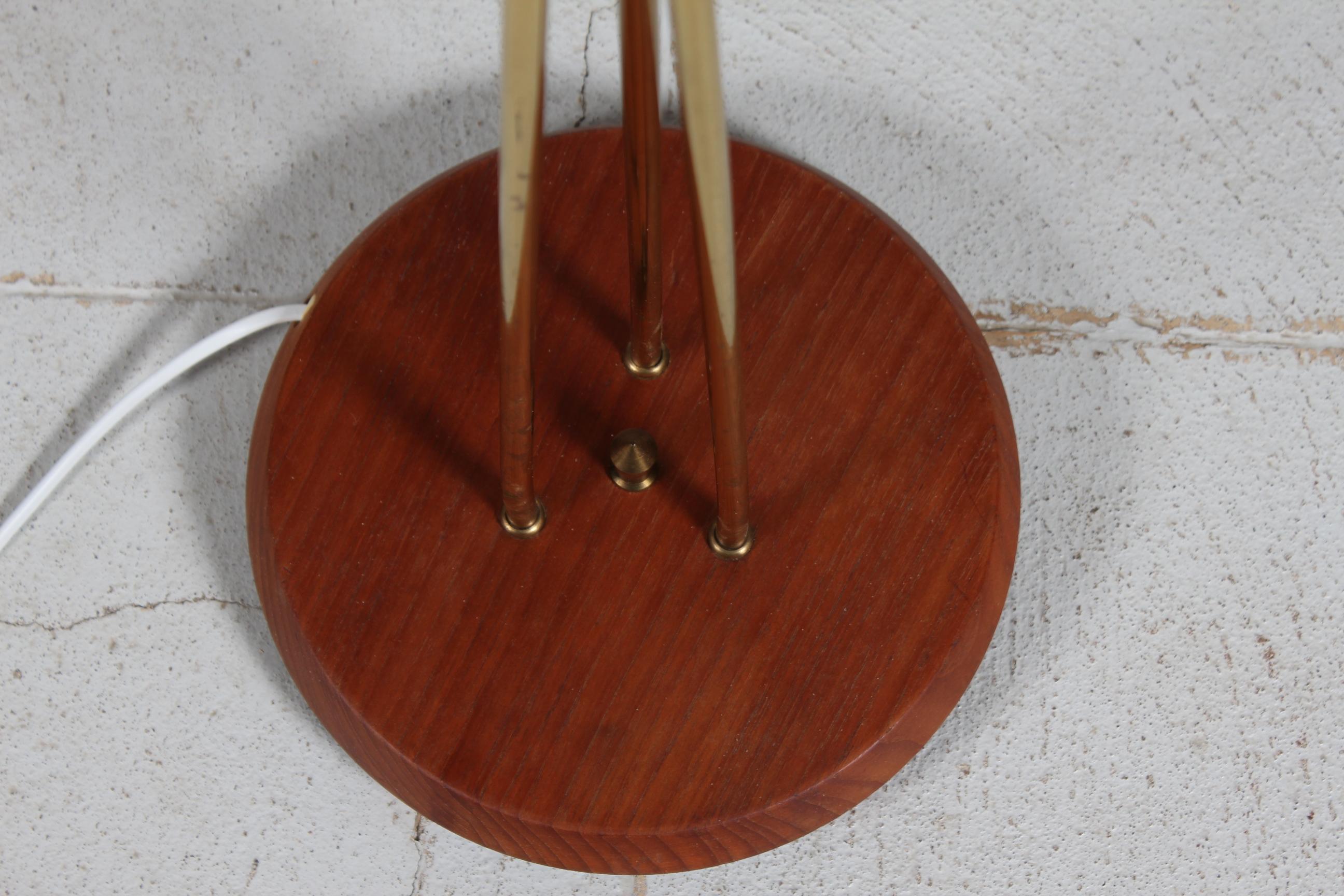 Scandinavian Mid Century 1960s Floor Lamp of Brass and Teak with 3 New Shades  For Sale 4