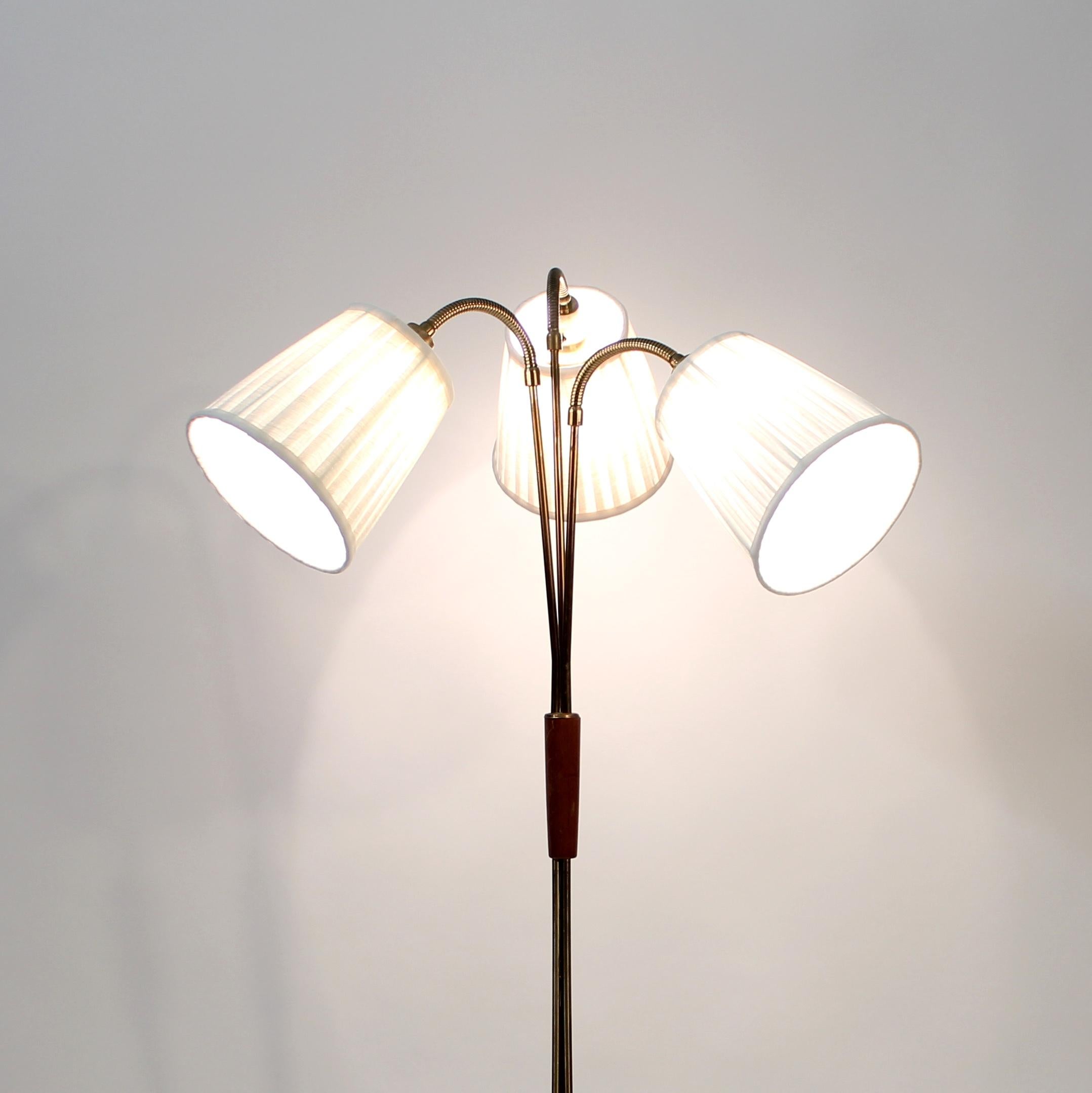 Brass Scandinavian mid-century 3-light floor lamp, teak and brass, 1950s For Sale
