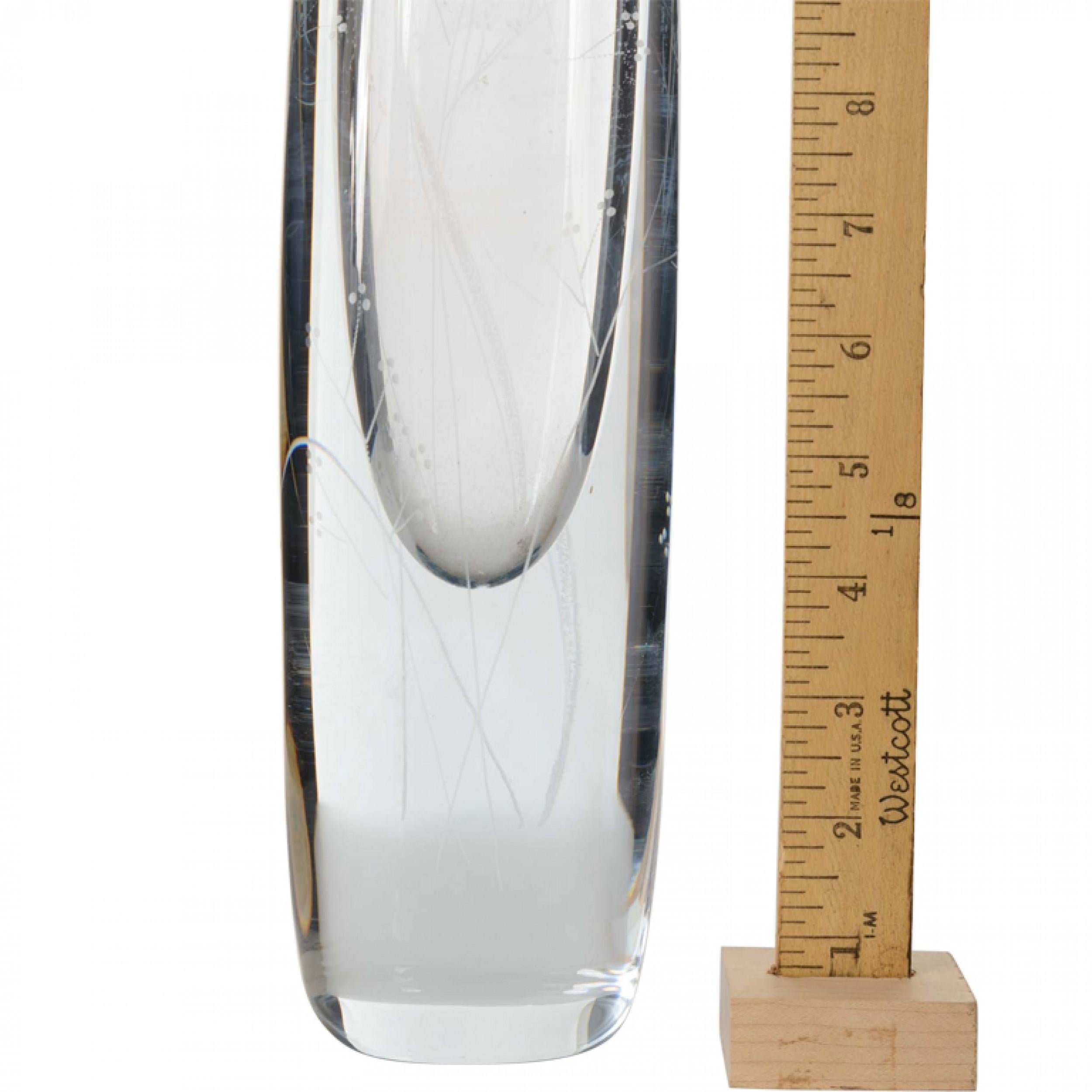 Mid-Century moderno Vaso a bocciolo in vetro artistico scandinavo di metà secolo in vendita