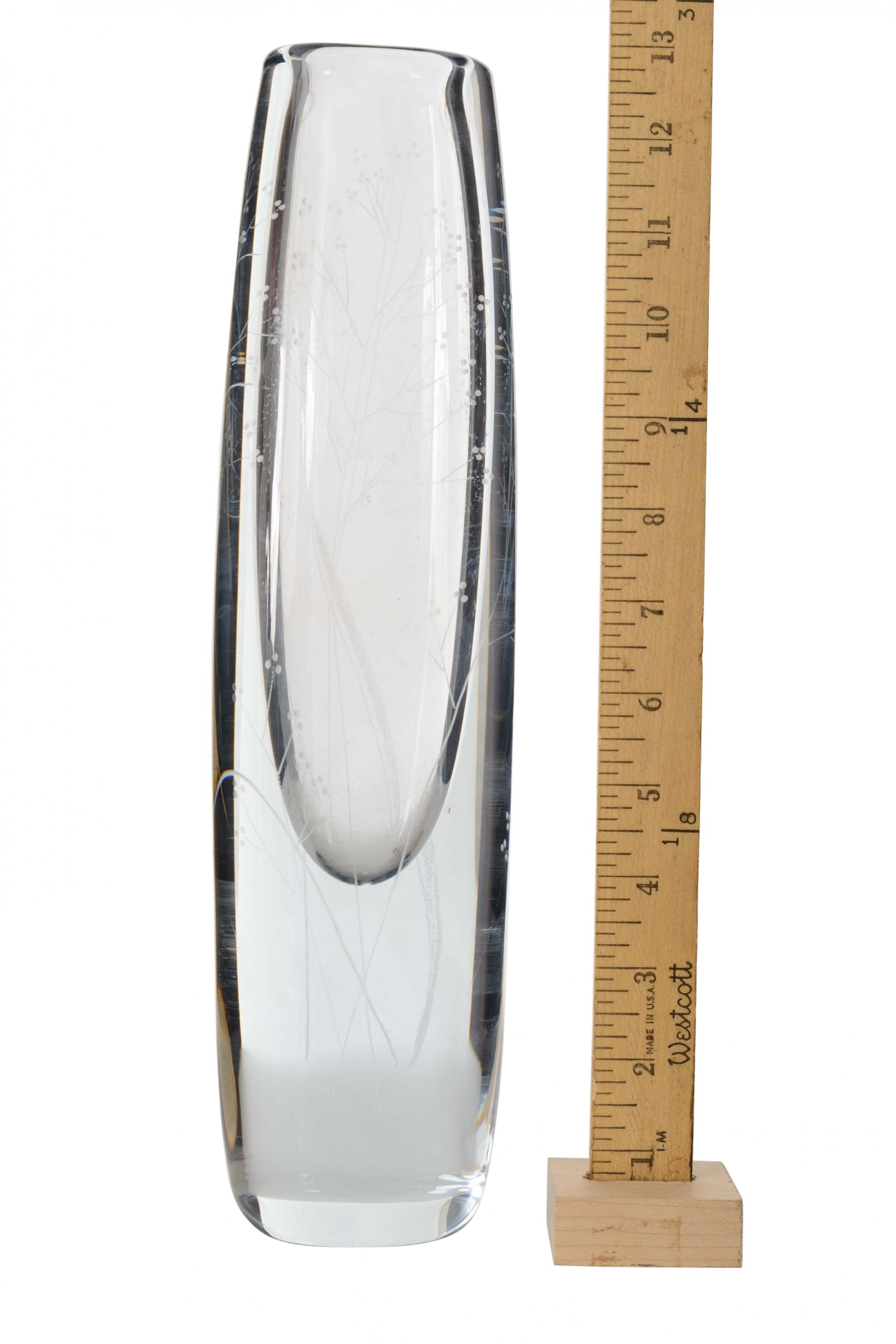 Scandinavo Vaso a bocciolo in vetro artistico scandinavo di metà secolo in vendita