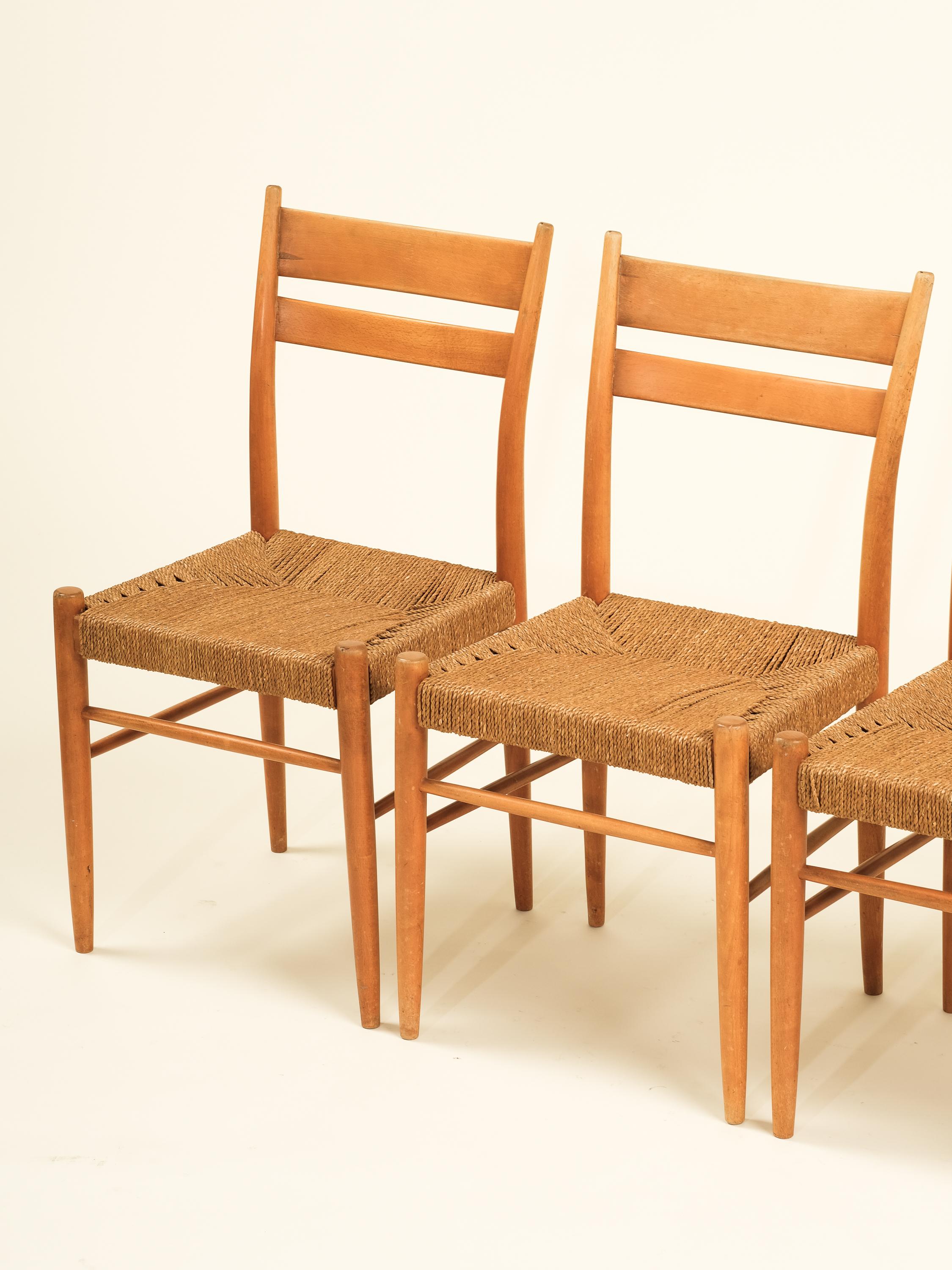 Scandinavo moderno Sedie da pranzo scandinave di metà secolo in Beeche con sedile in corda, set da 4 in vendita