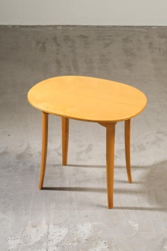 Table d'appoint scandinave ovale en bouleau du milieu du siècle dernier par Carl Malmsten