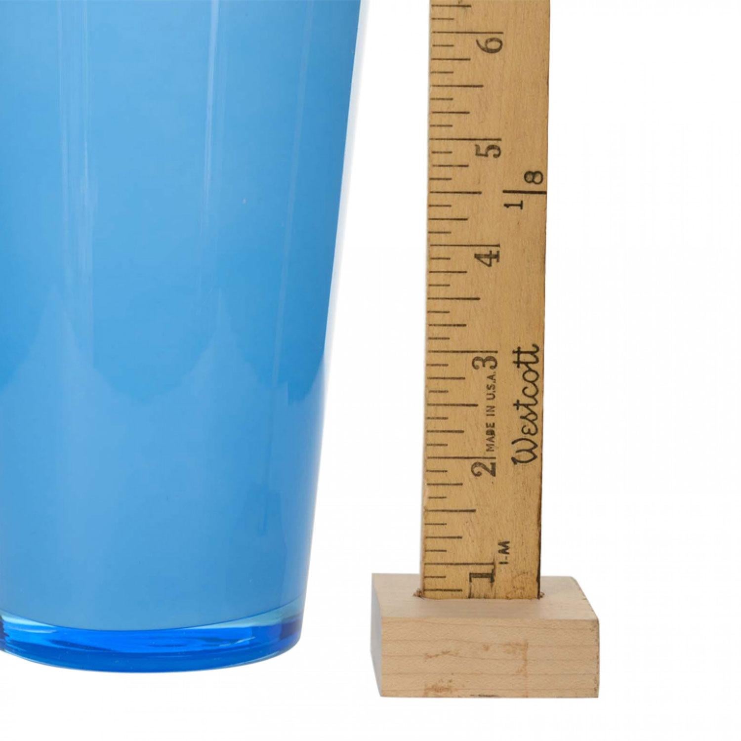 Skandinavische Vase aus blauem Glas aus der Mitte des Jahrhunderts im Zustand „Gut“ im Angebot in Queens, NY