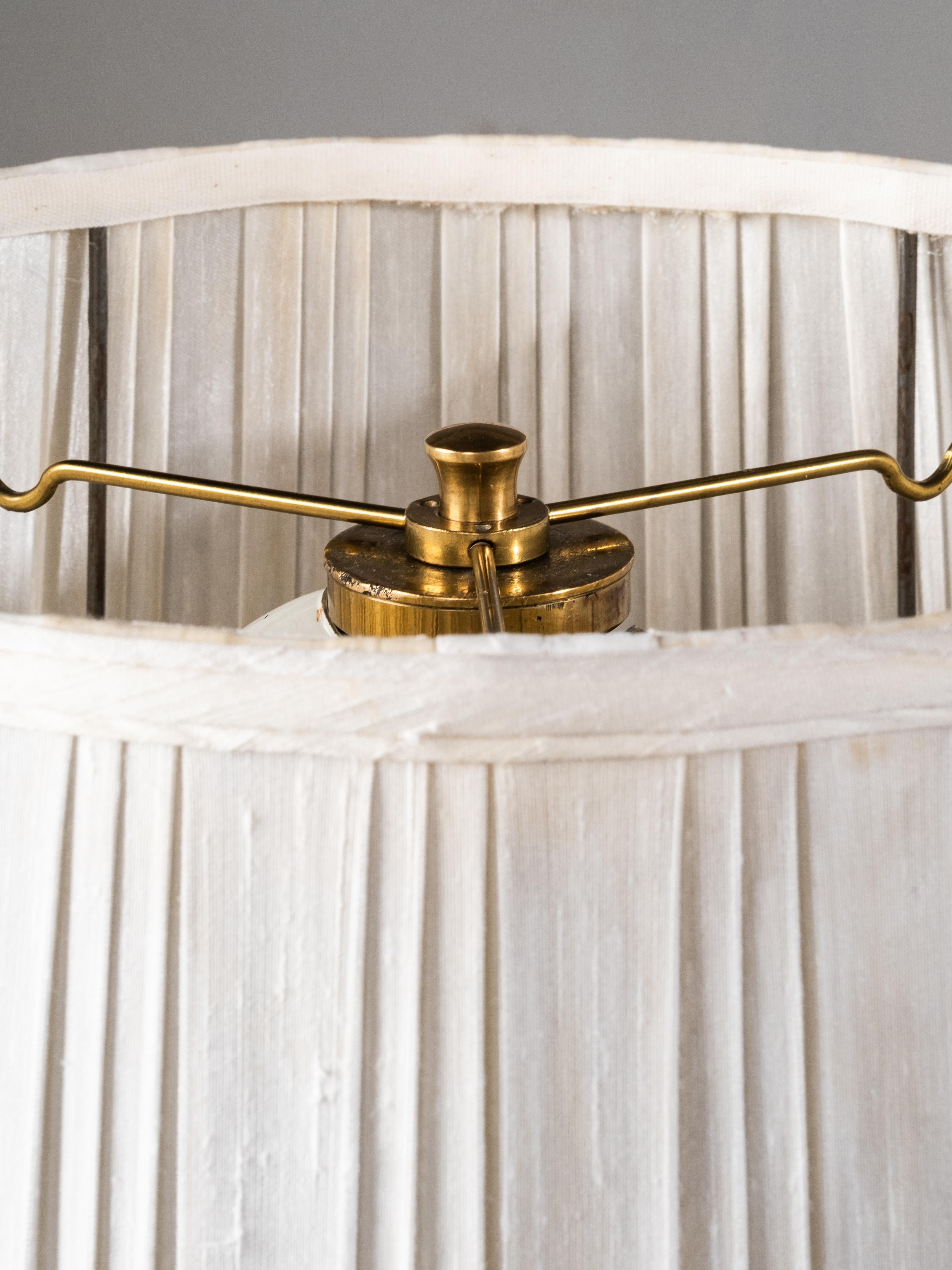 Lampada da terra scandinava di metà secolo in ottone e pelle, anni '50 in vendita 6