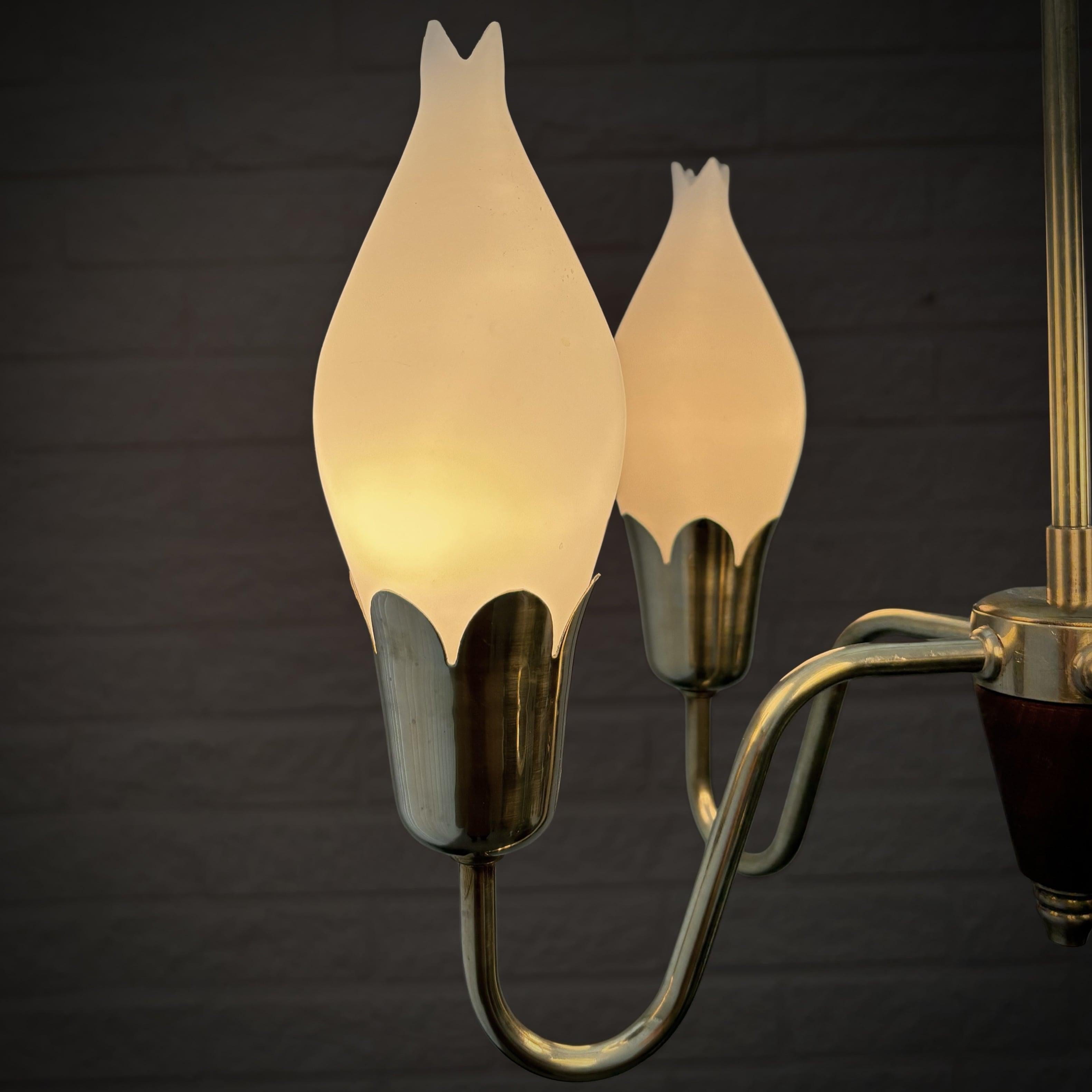 Lampadario scandinavo di metà secolo in ottone Tulip, Fog & Mørup, Danimarca, anni '50 in vendita 4