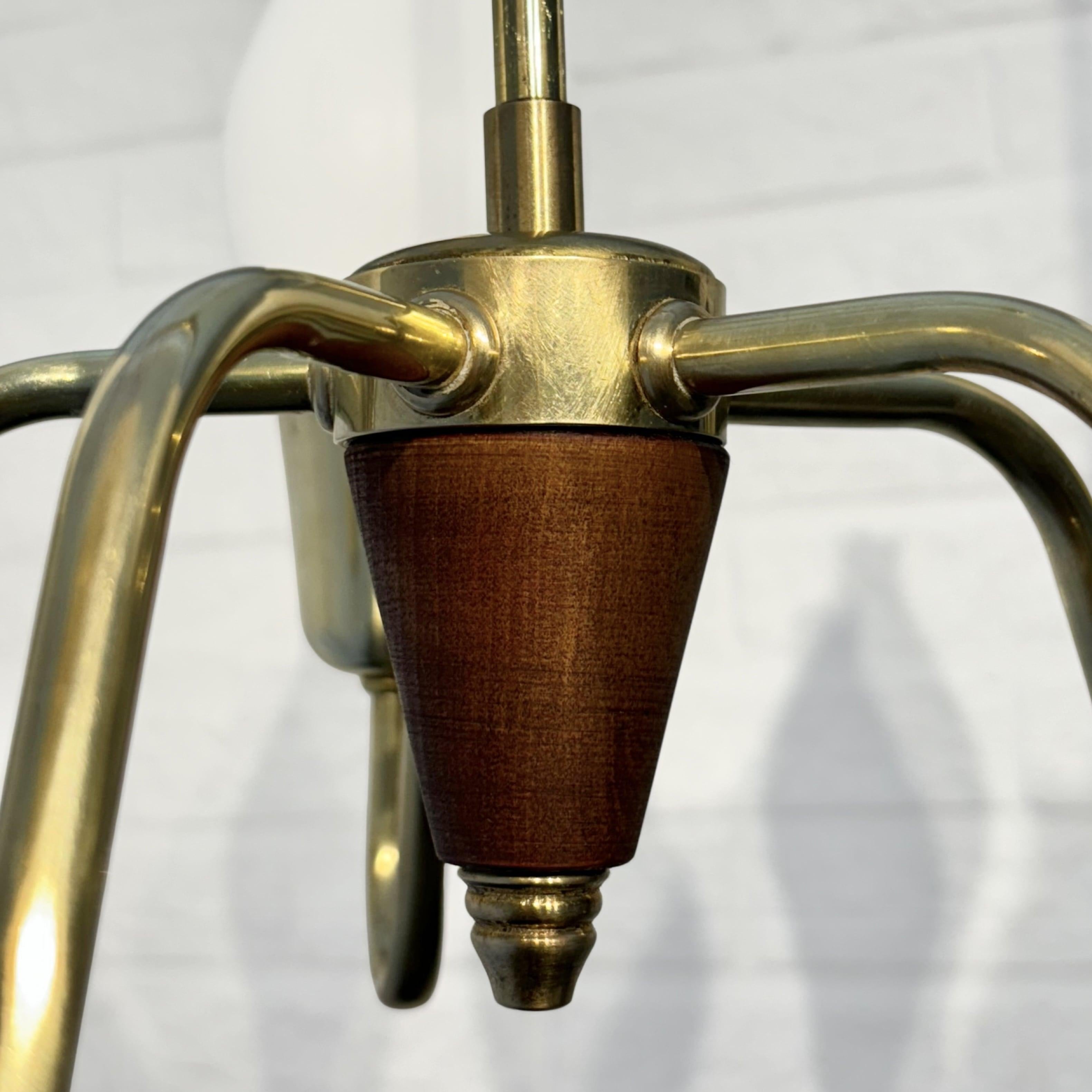 Lampadario scandinavo di metà secolo in ottone Tulip, Fog & Mørup, Danimarca, anni '50 in vendita 5