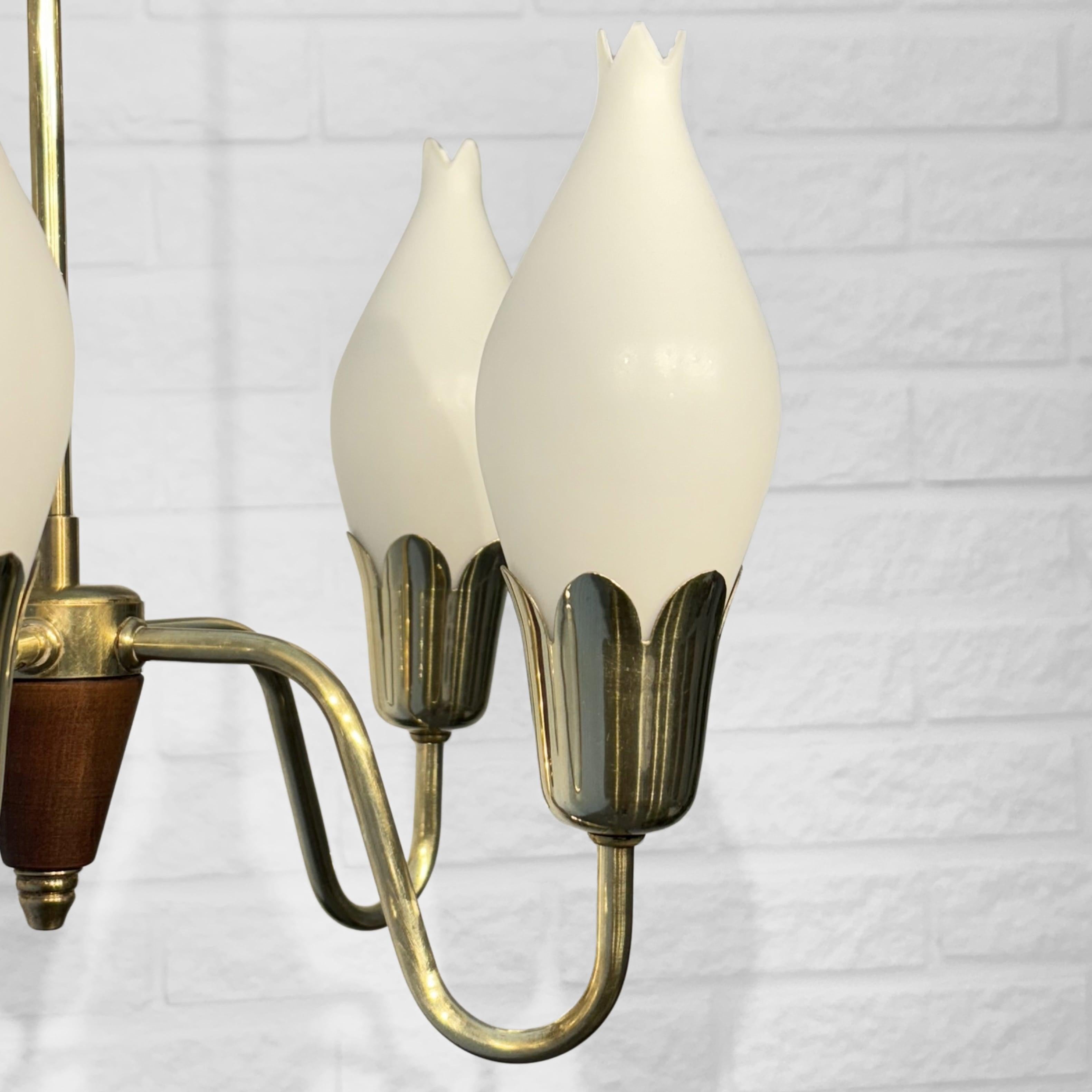 Lampadario scandinavo di metà secolo in ottone Tulip, Fog & Mørup, Danimarca, anni '50 in vendita 2