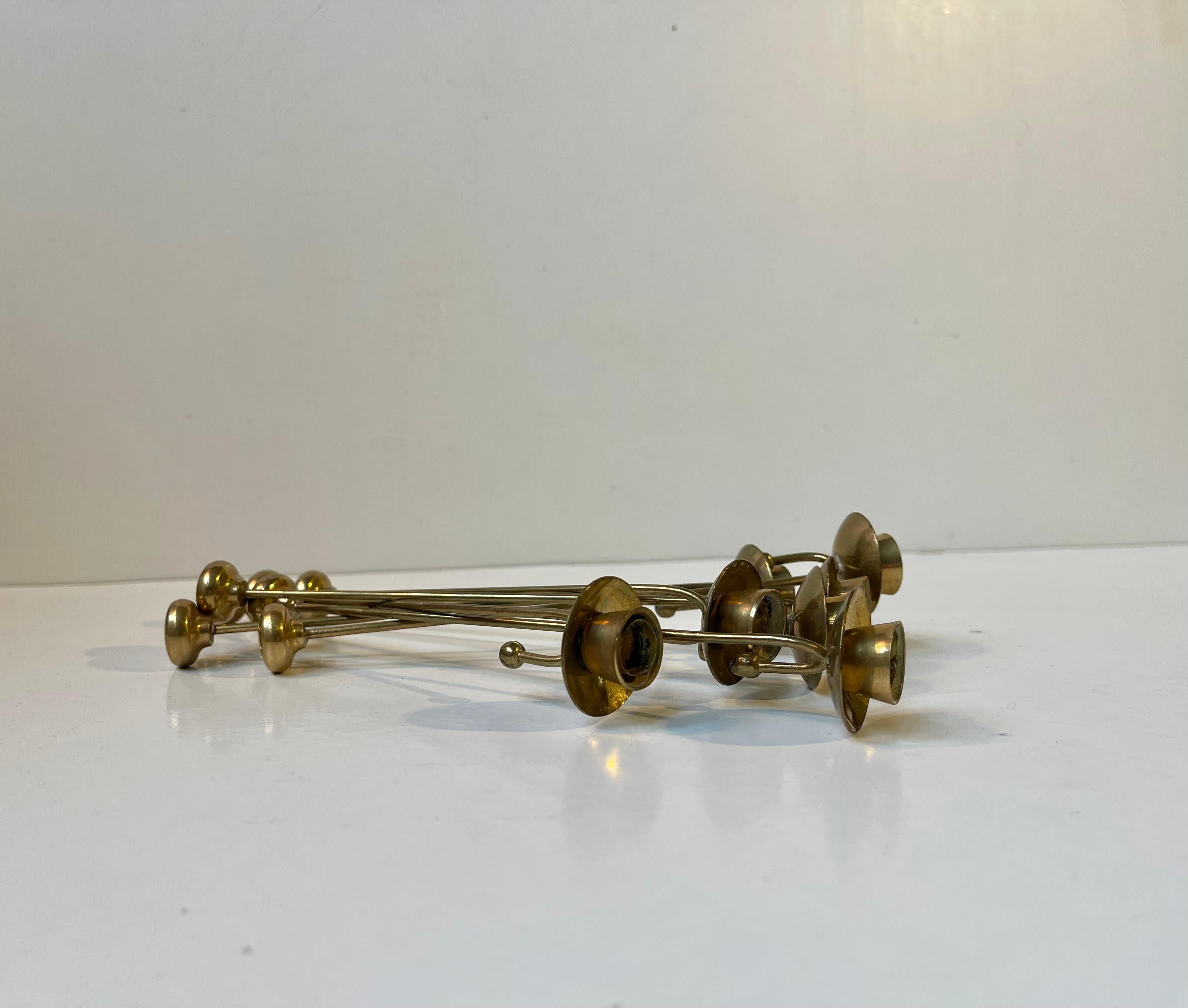 XX secolo Portacandele scandinavo in ottone di metà secolo - Contrappeso, anni '60 in vendita