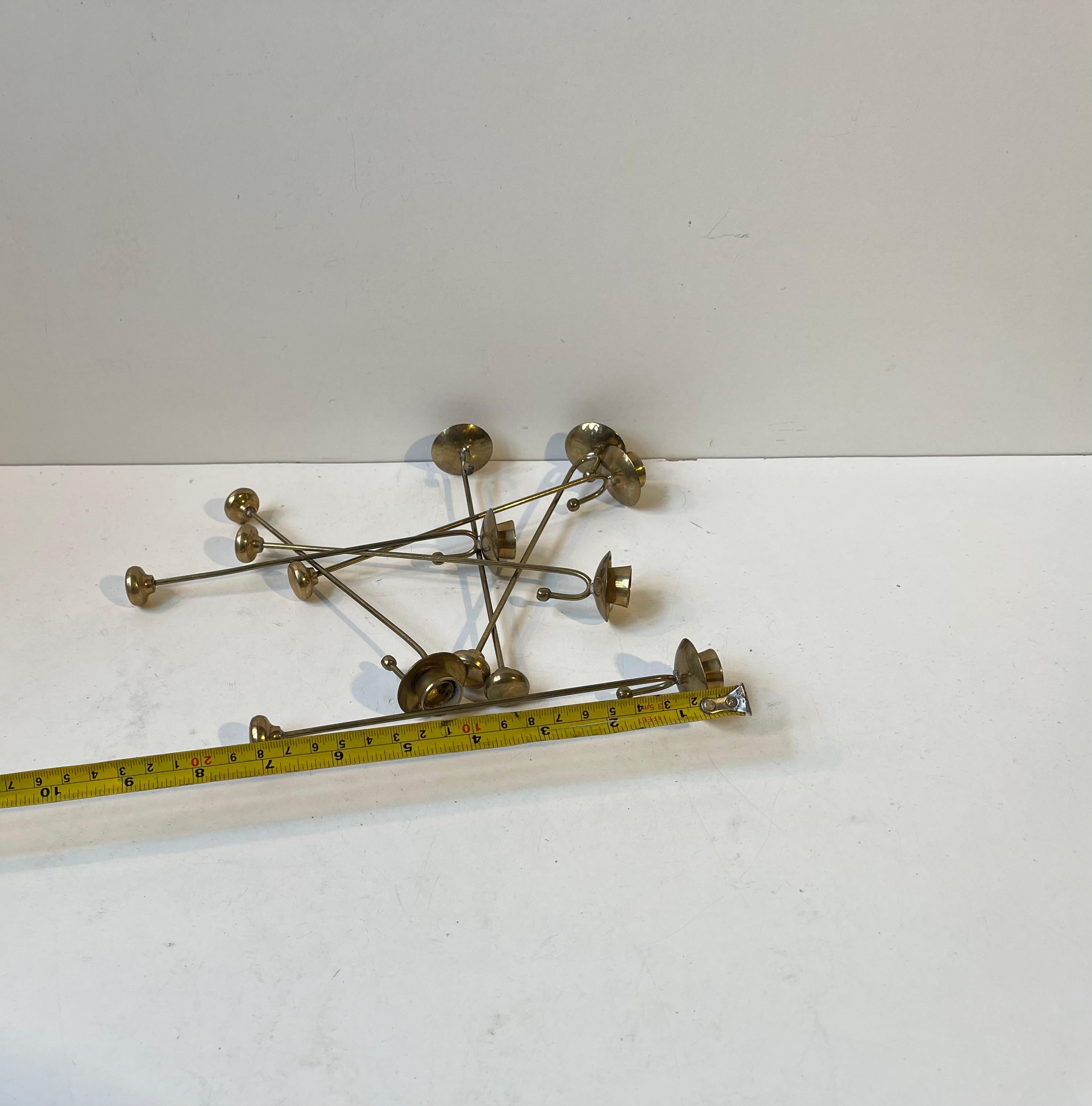 Ottone Portacandele scandinavo in ottone di metà secolo - Contrappeso, anni '60 in vendita