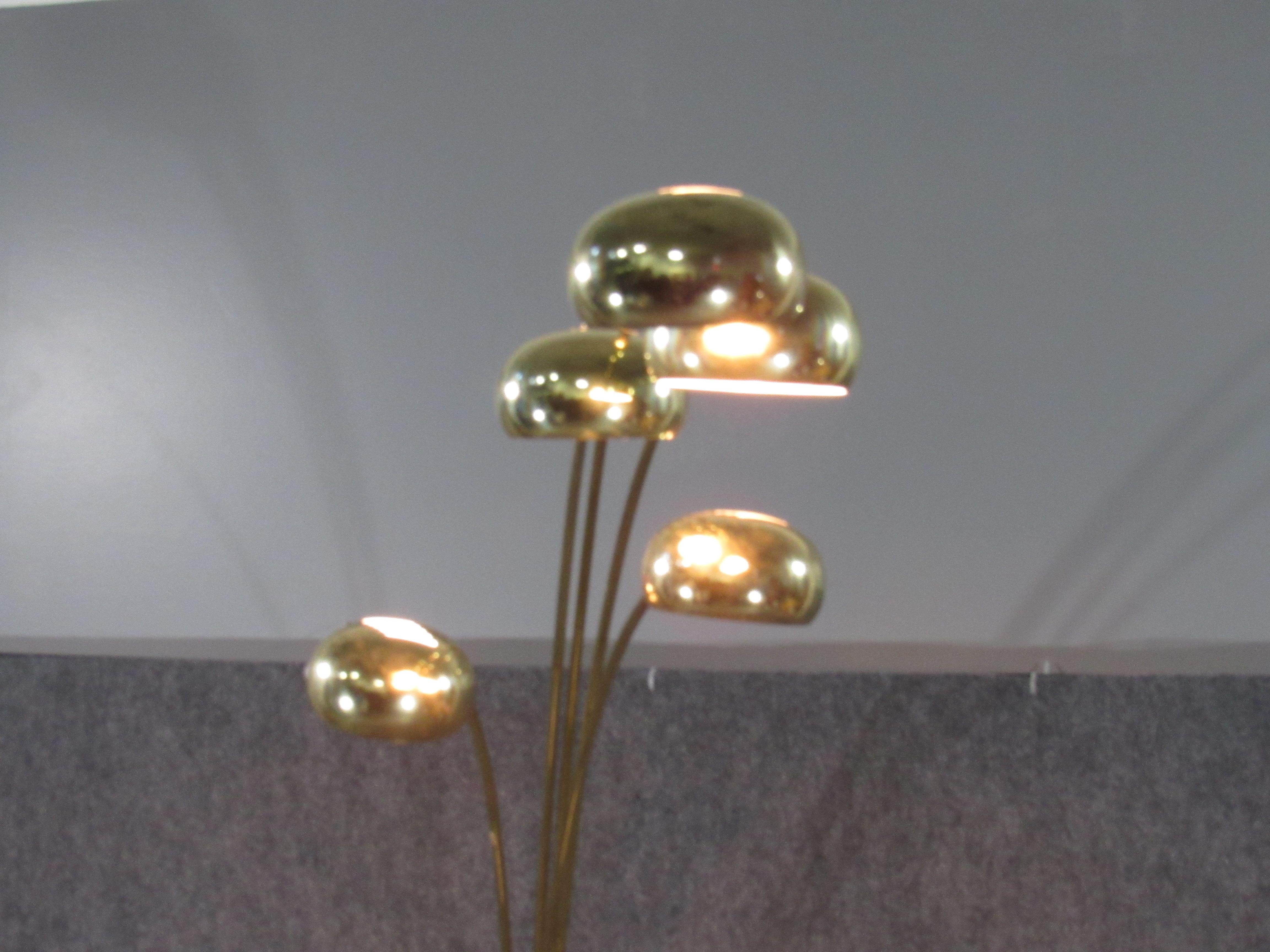 Mid-Century moderno Lampada da terra scandinava del Medioevo in ottone di Hans Bergström per Ateljé Lyktan