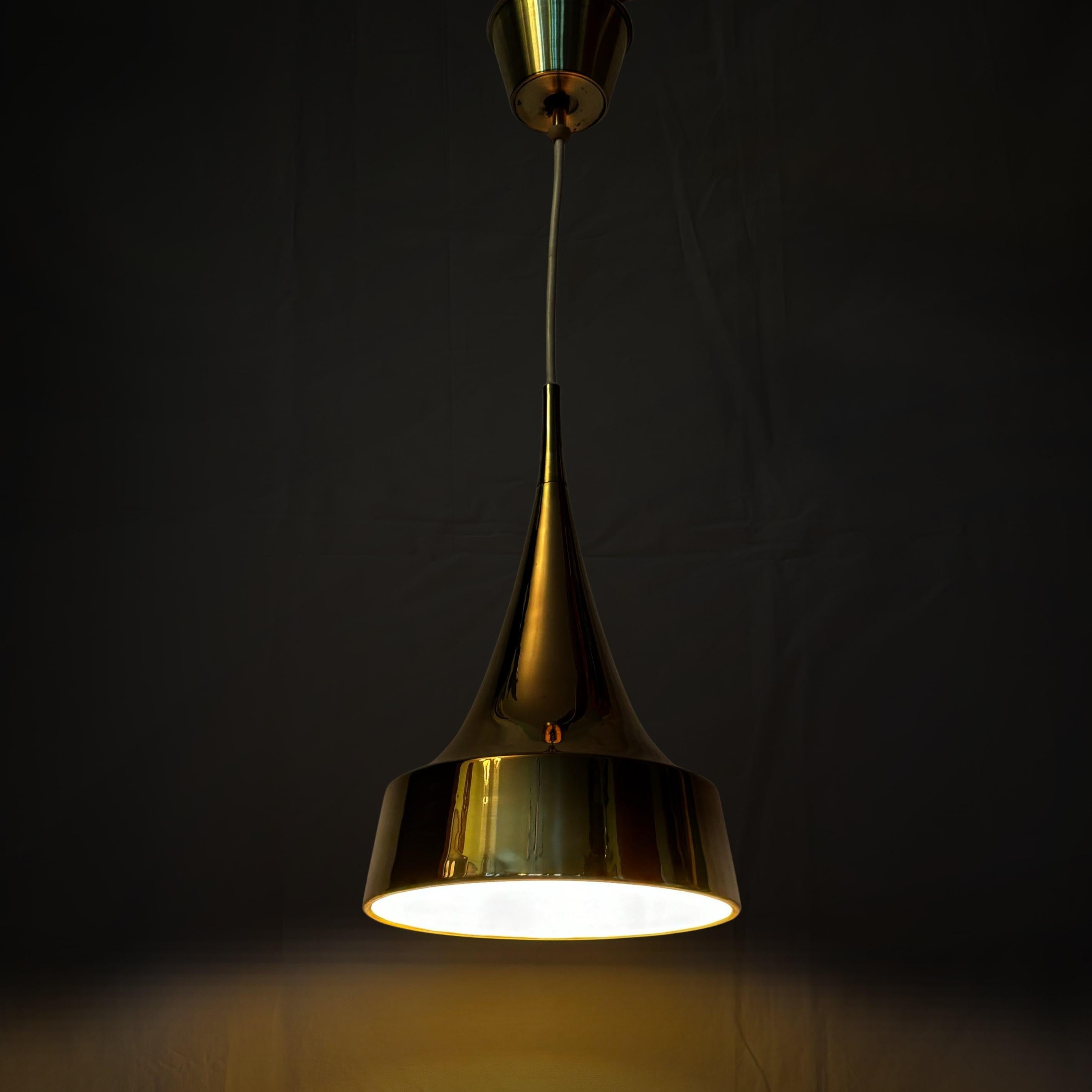 Scandinavian Modern Scandinavian mid-century brass pendant lamp by Eje Ahlgren for Bergboms, Sweden For Sale