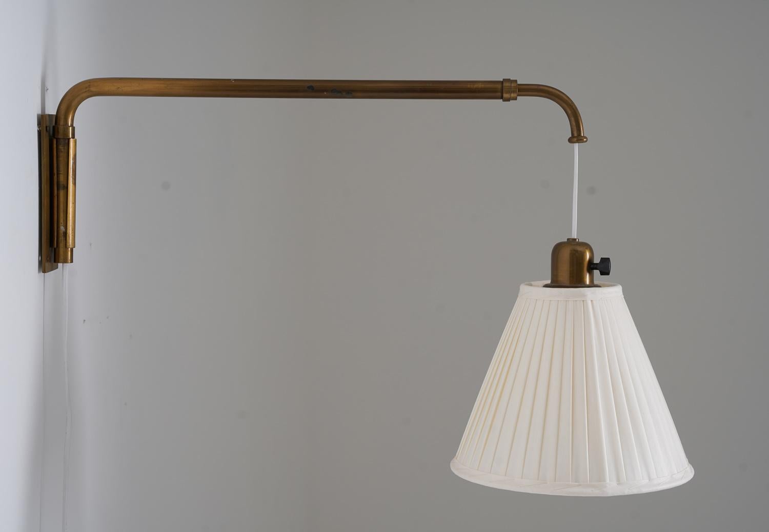 Scandinavian Modern Scandinavian Mid-Century Brass Wall Lamp For Sale