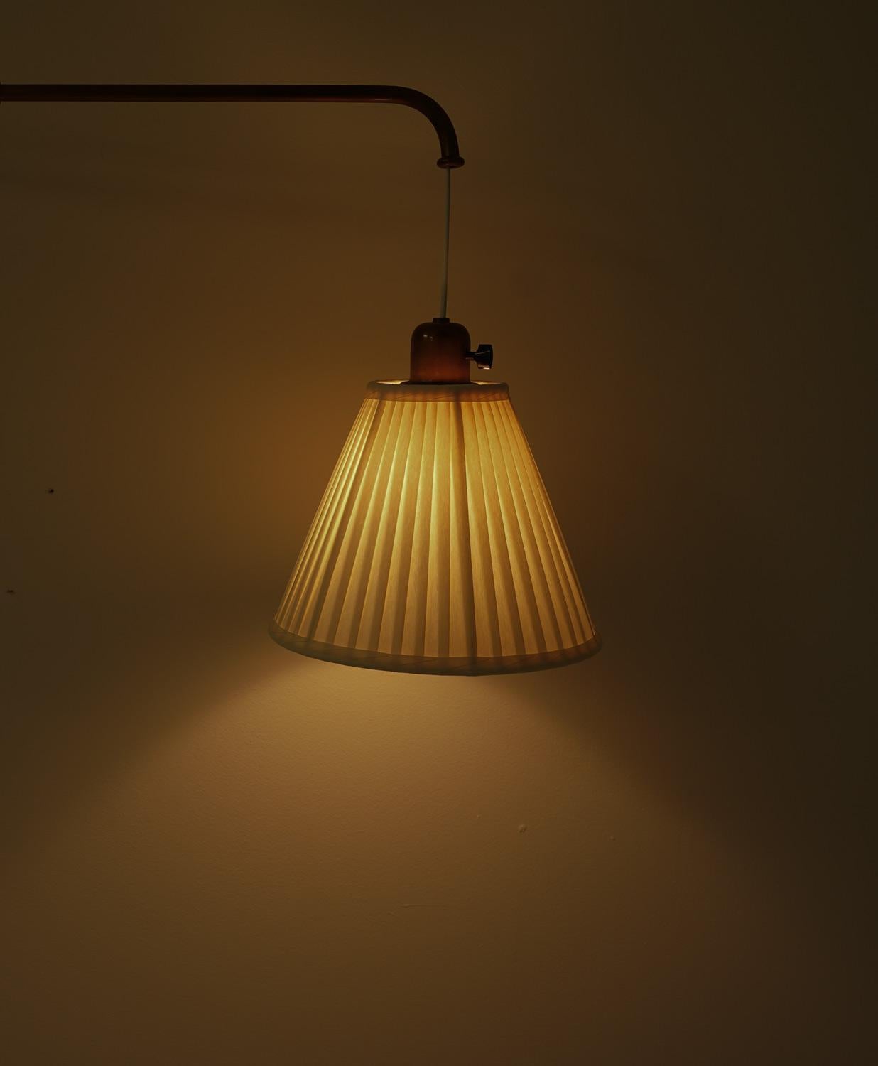 Scandinavian Mid-Century Brass Wall Lamp For Sale 2